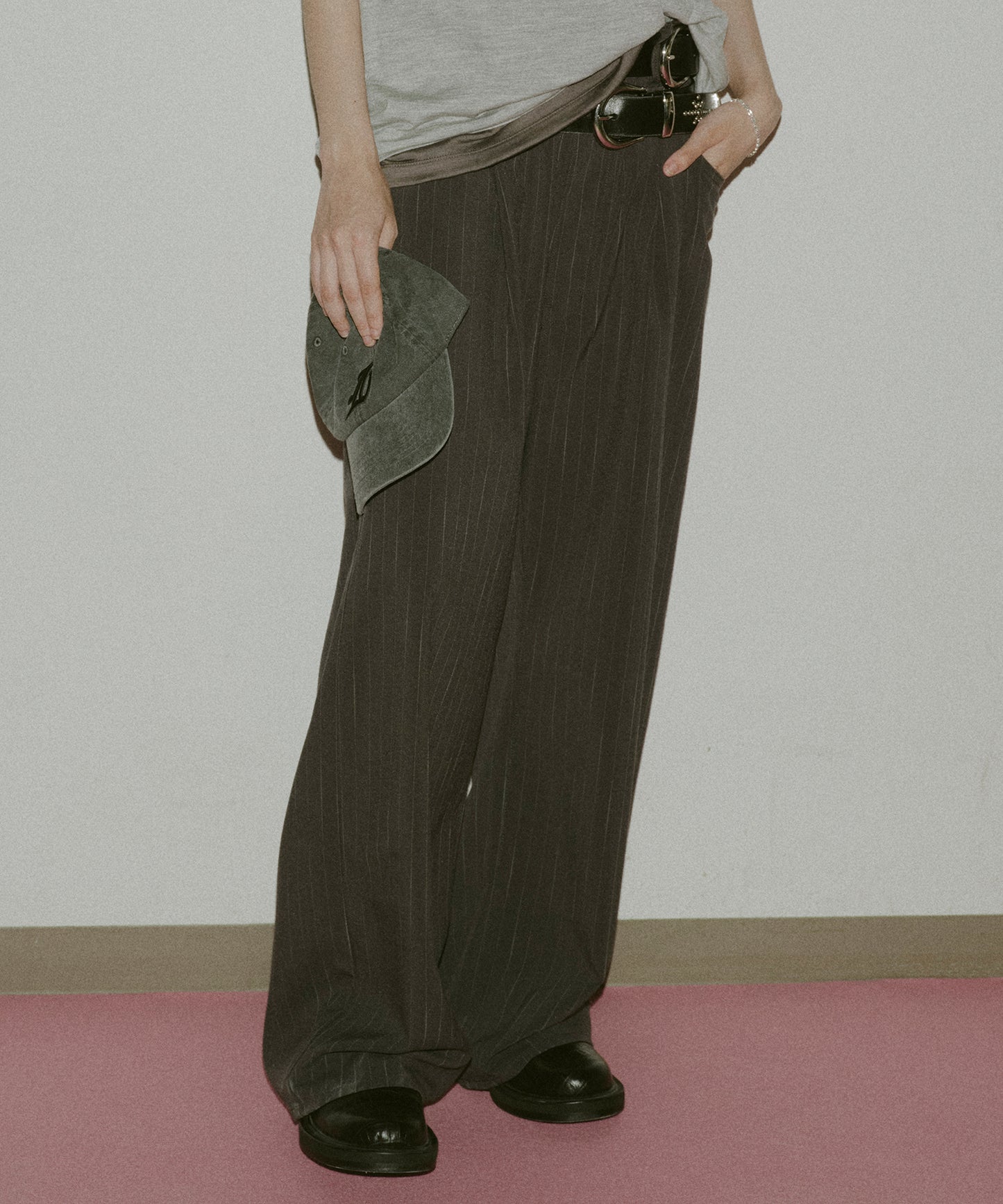 STRIPE WIDE ONE TUCK PANTS