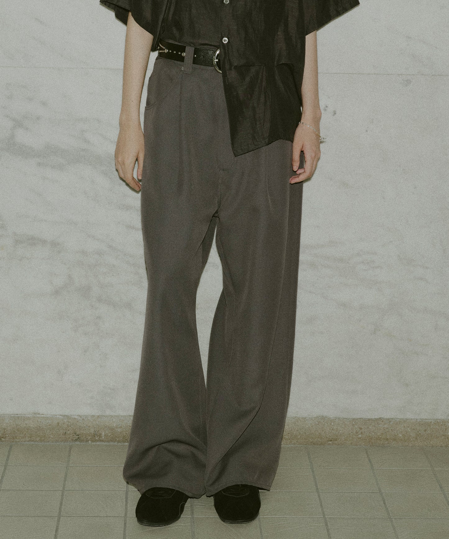 WIDE ONE TUCK STRAIGHT PANTS