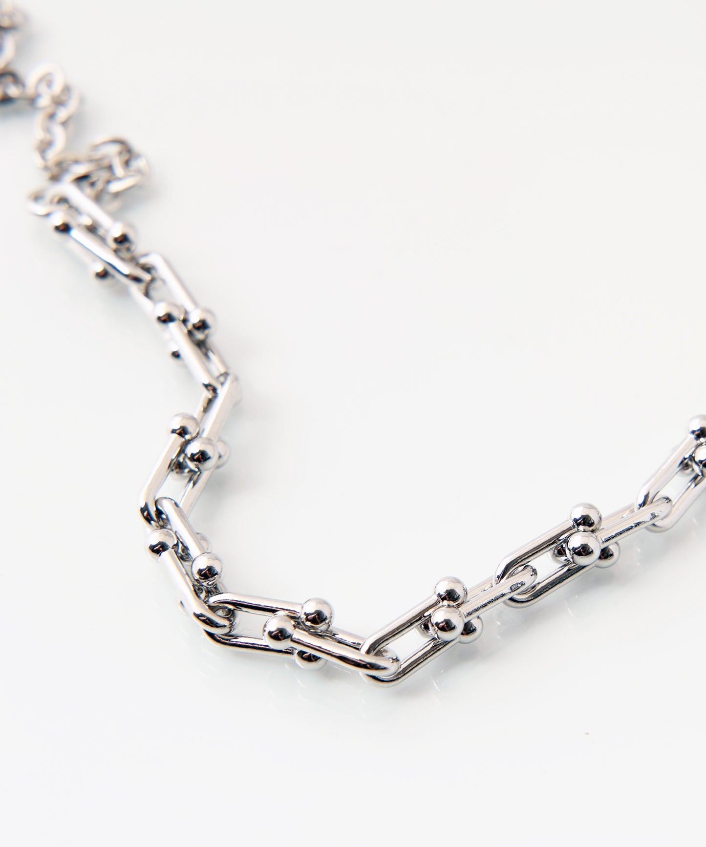 SWITCHING NECKLACE