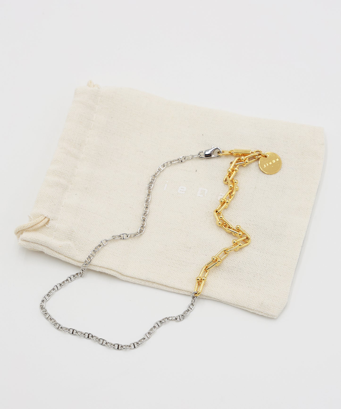 SWITCHING NECKLACE