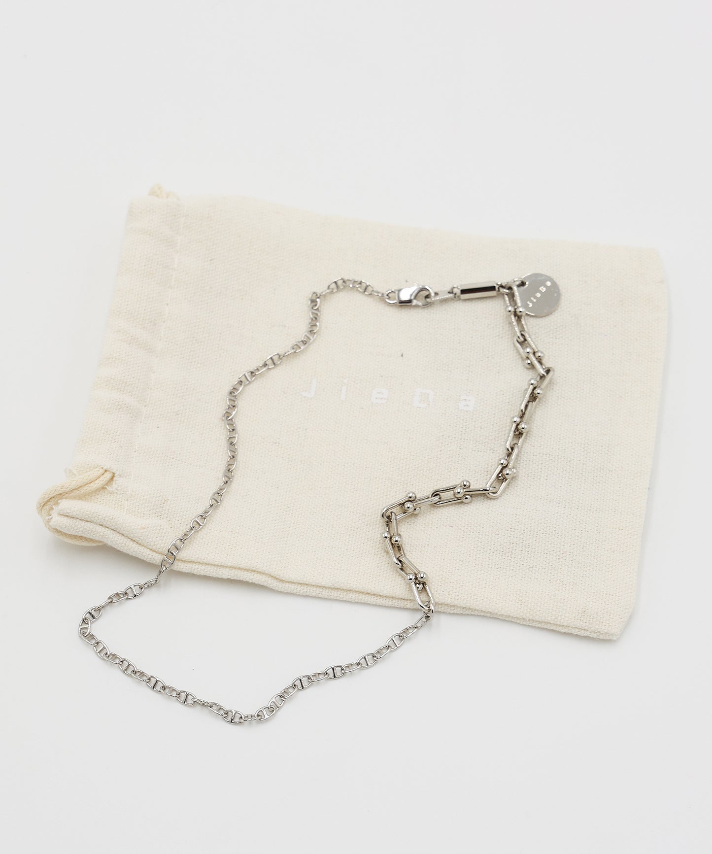 SWITCHING NECKLACE
