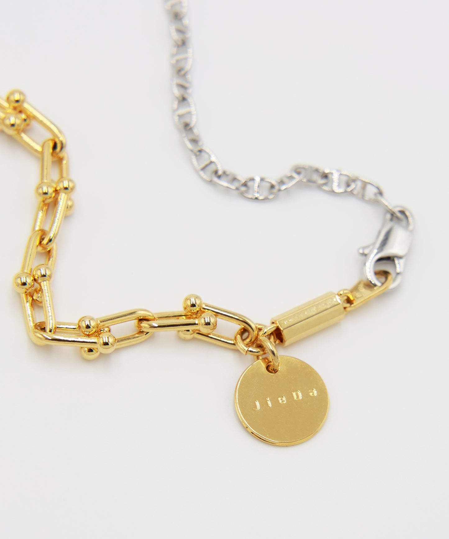 SWITCHING NECKLACE