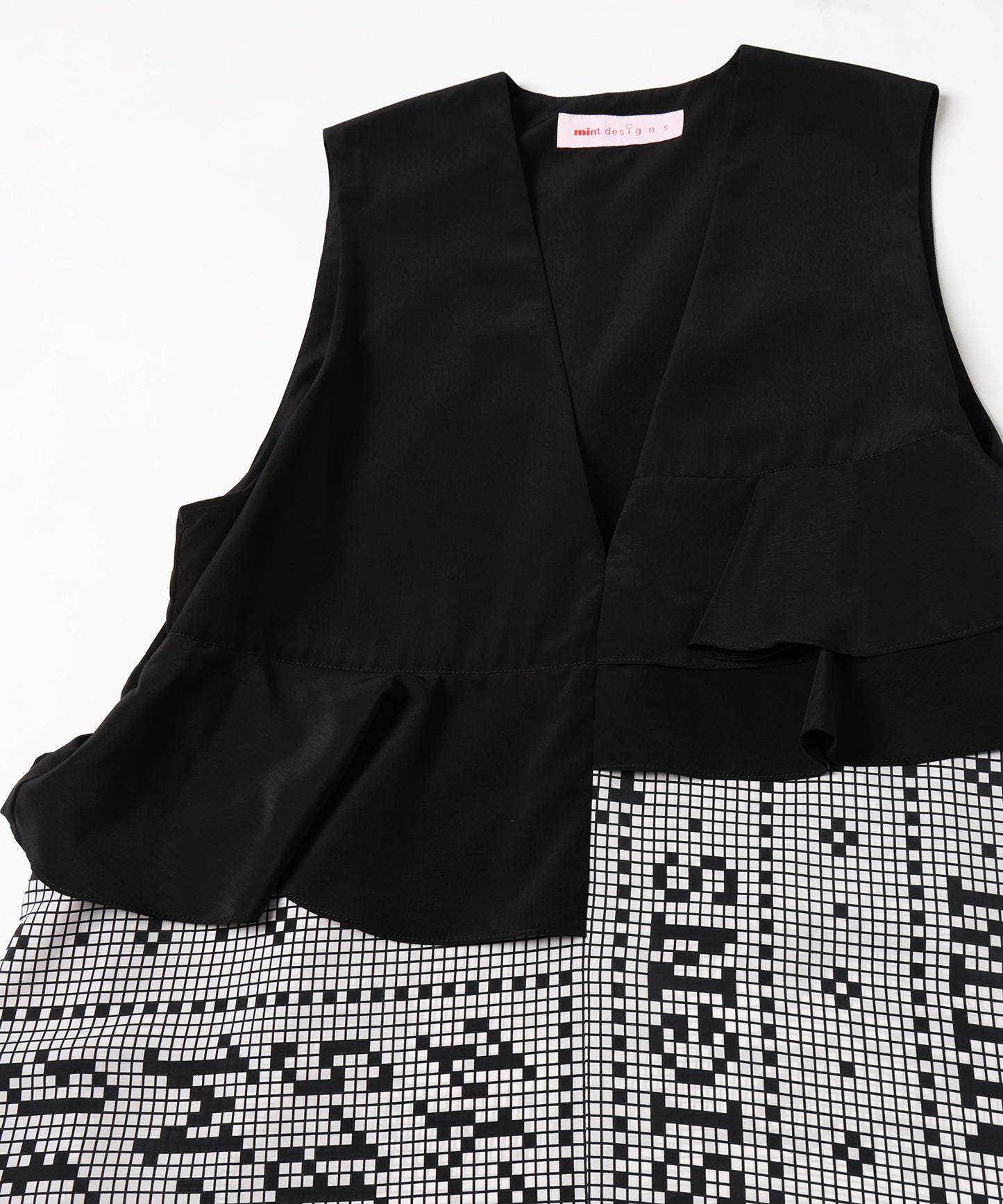 MOSAIC TILE GILET DRESS / モザイクタイルジレドレス