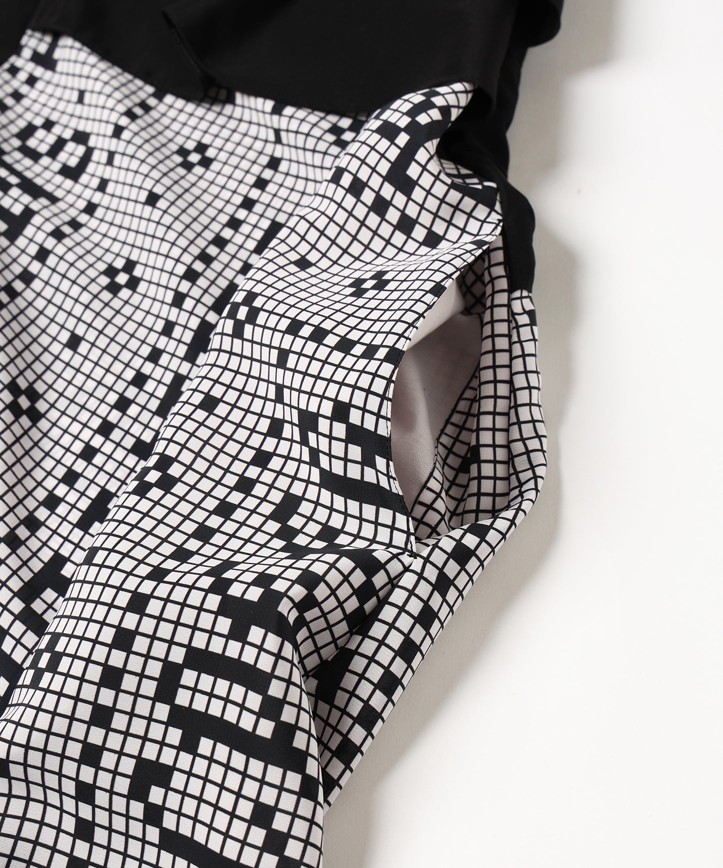 MOSAIC TILE GILET DRESS / モザイクタイルジレドレス