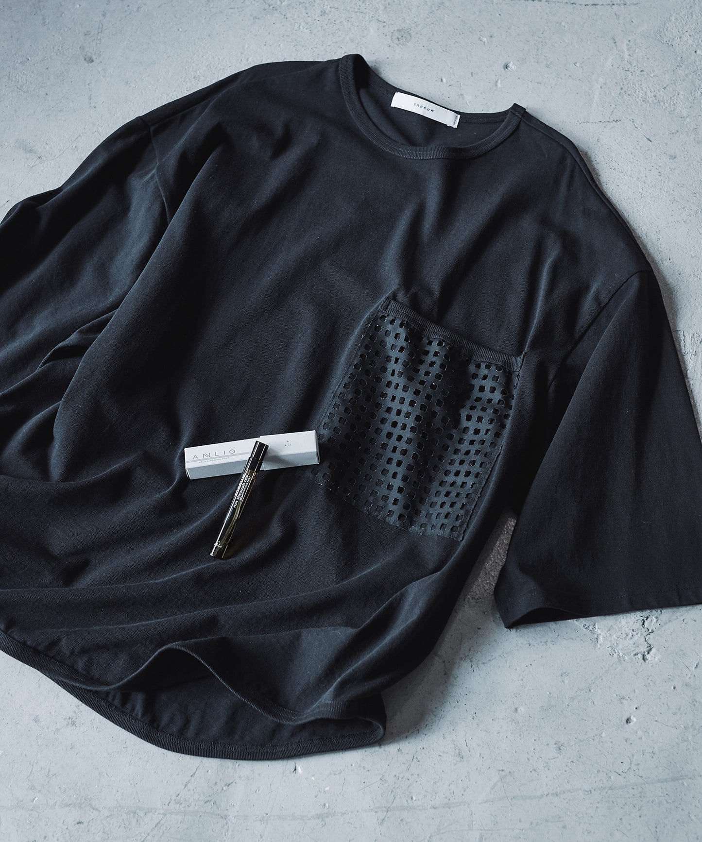 ANLIO × sneeuw グリットポケットTEE & MULTI USE AROMA SPRAY 「run through the forest」