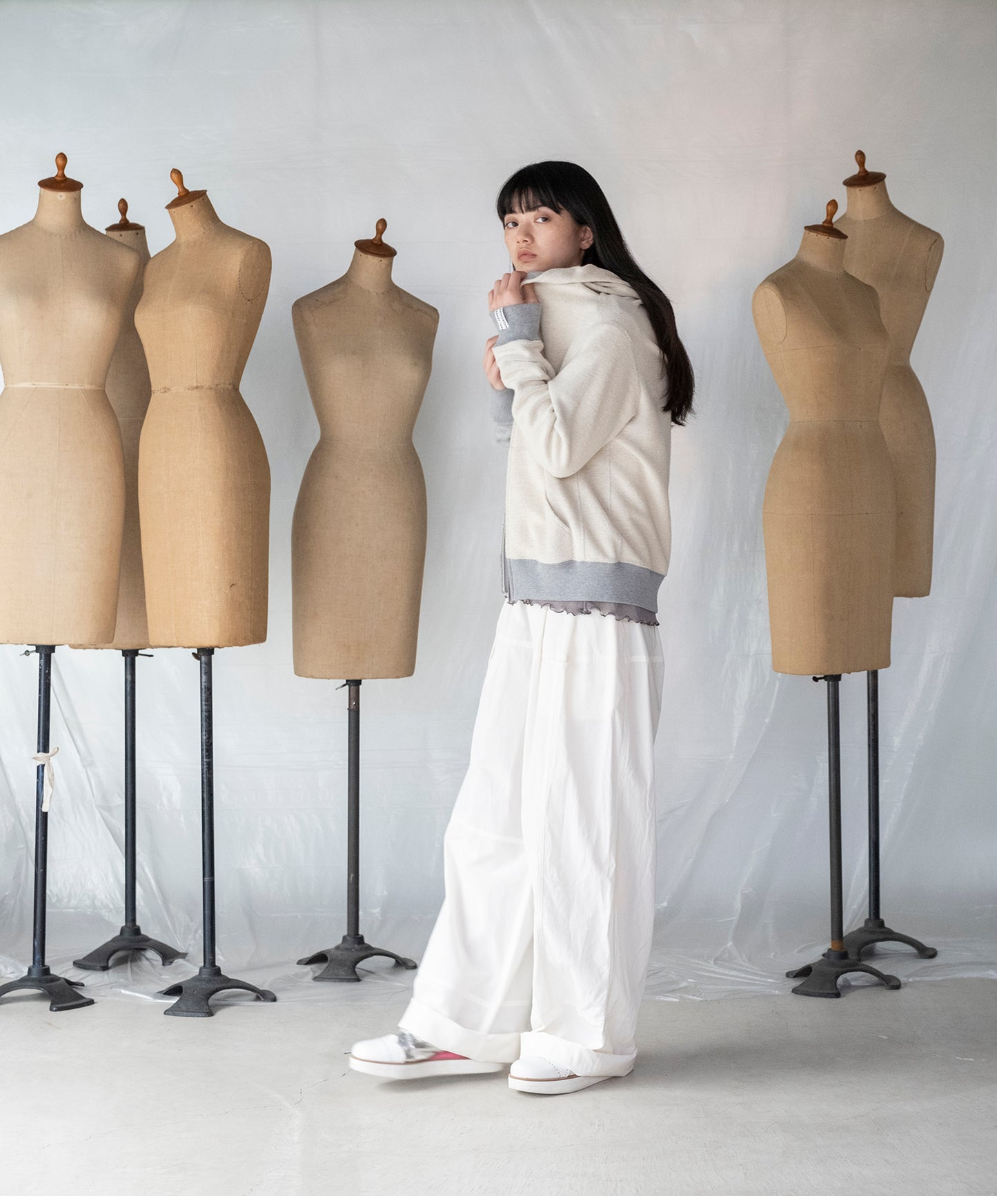 TWIST HOODIE / ツイストフーディ