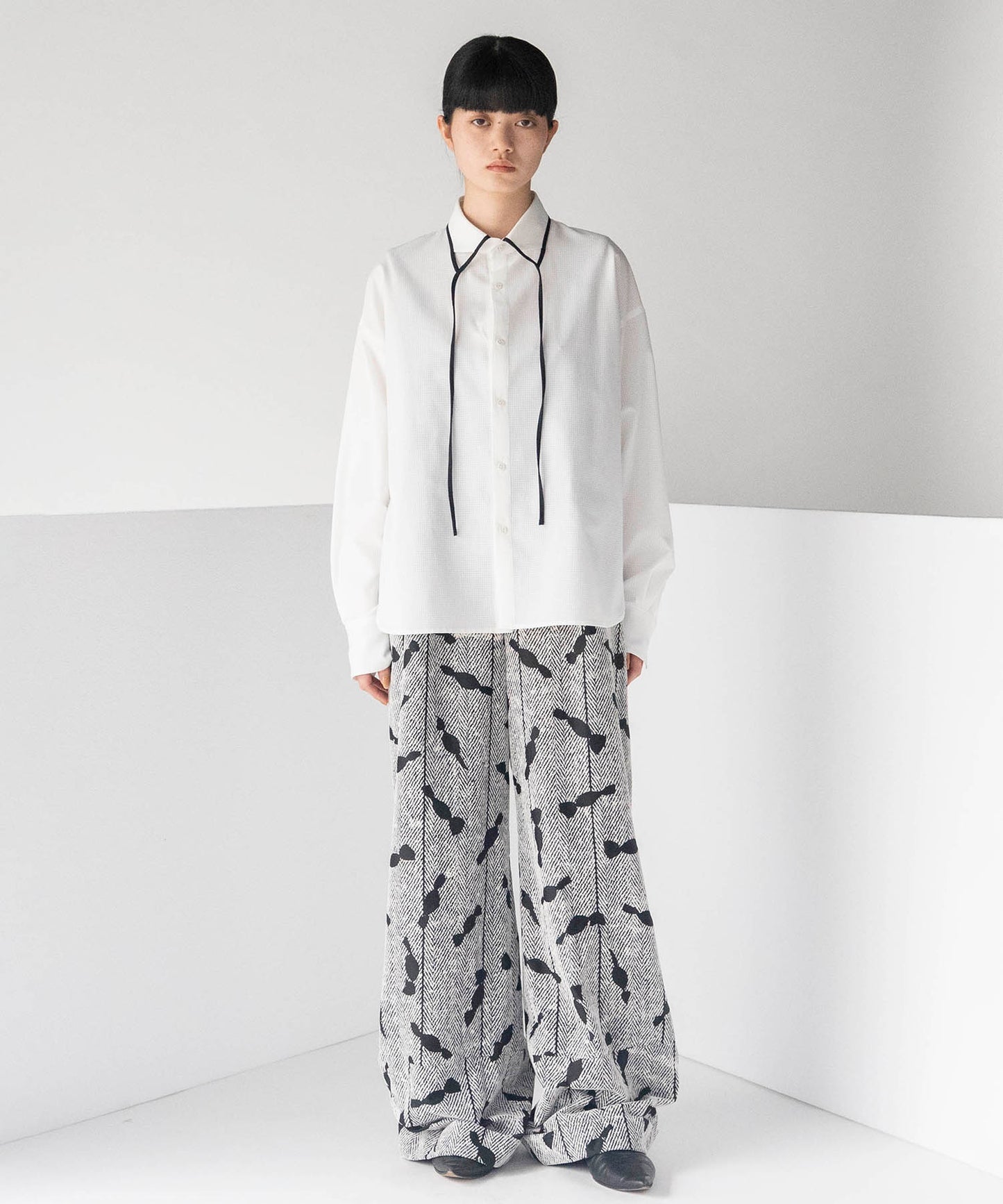 NEGATIVE SPACE COLLAR SHIRT
