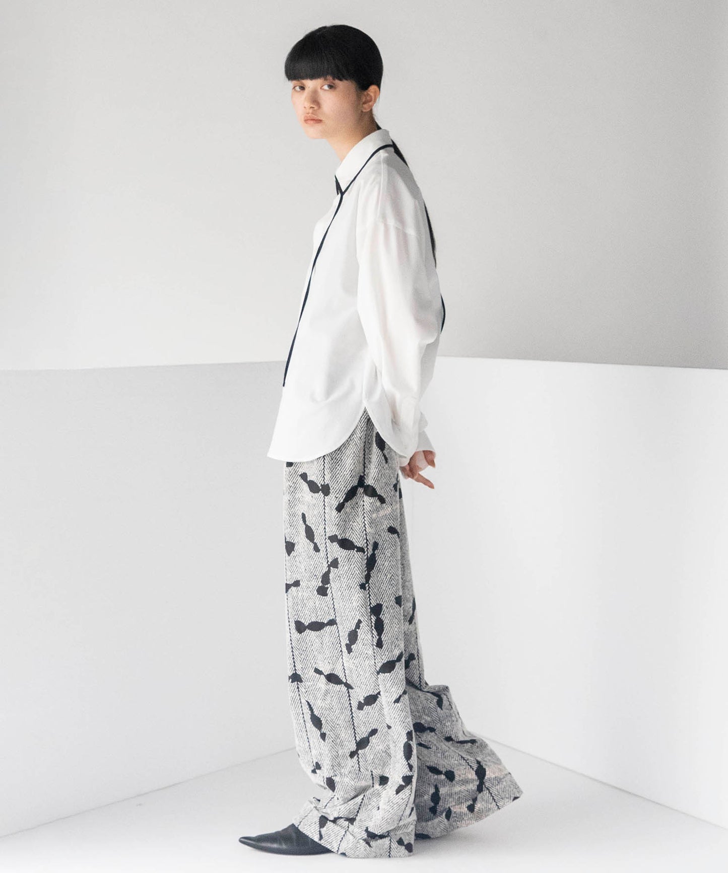 NEGATIVE SPACE COLLAR SHIRT