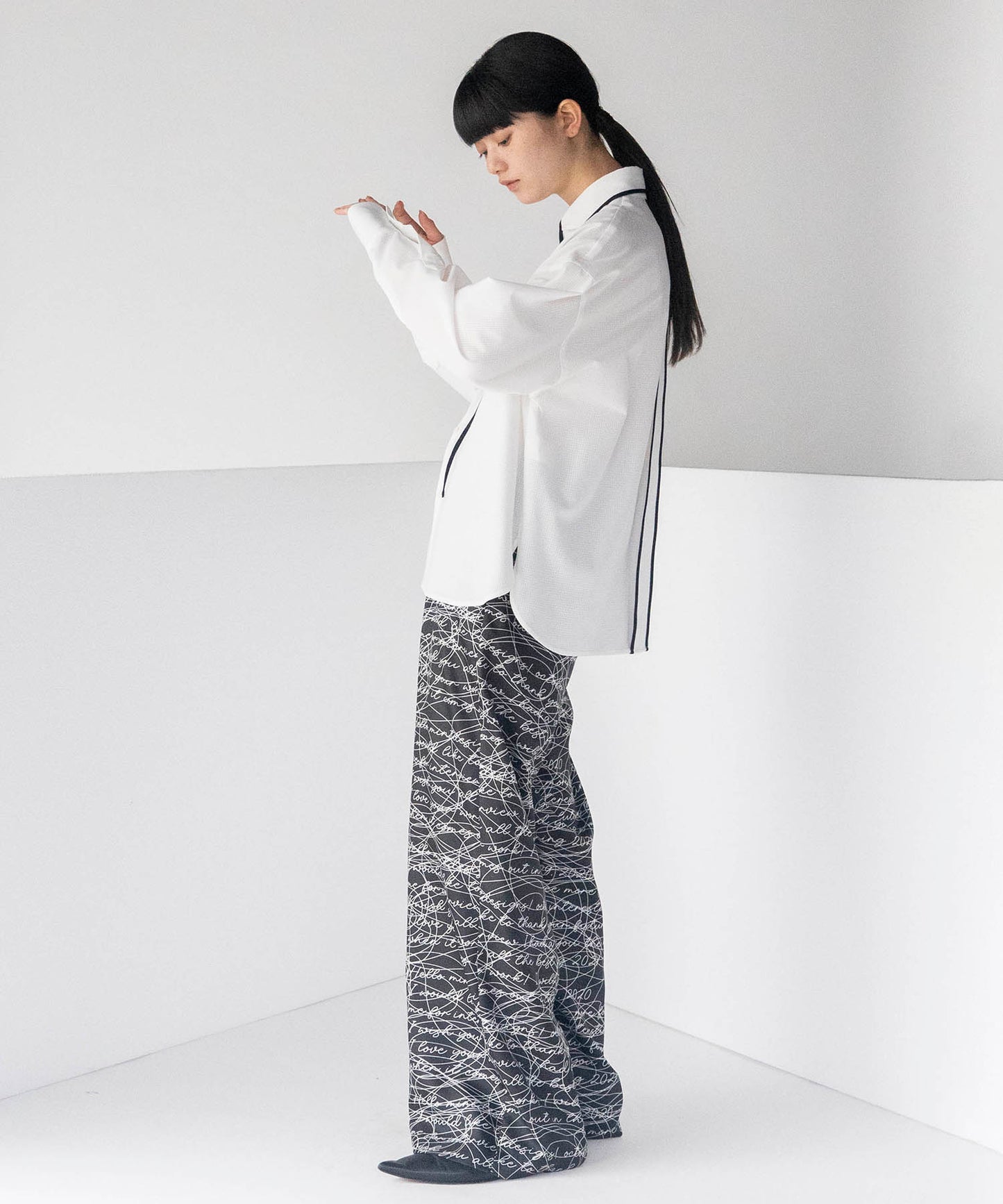 NEGATIVE SPACE COLLAR SHIRT