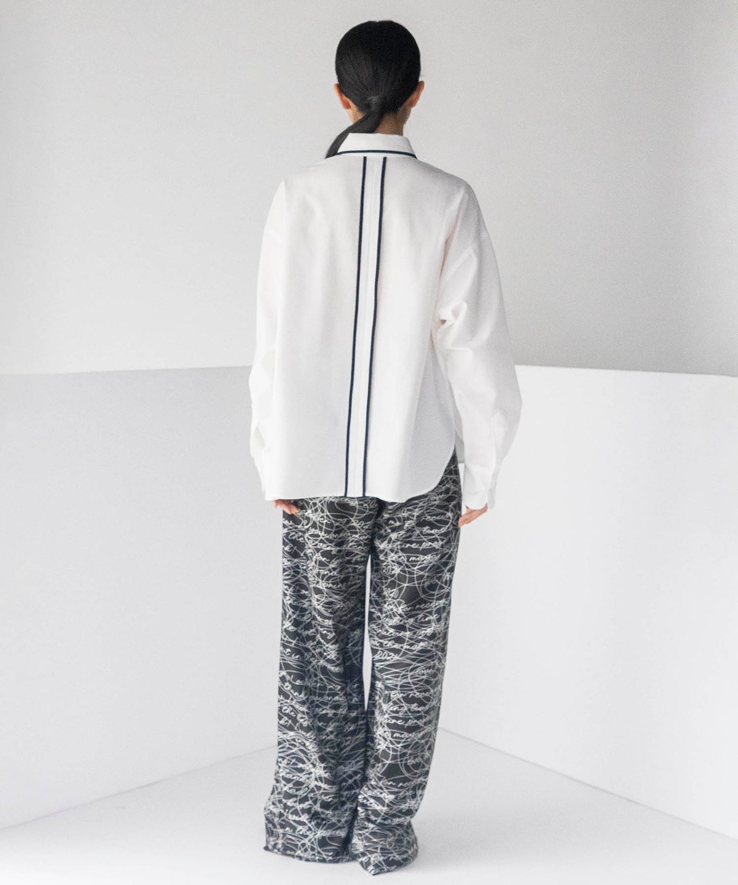 NEGATIVE SPACE COLLAR SHIRT