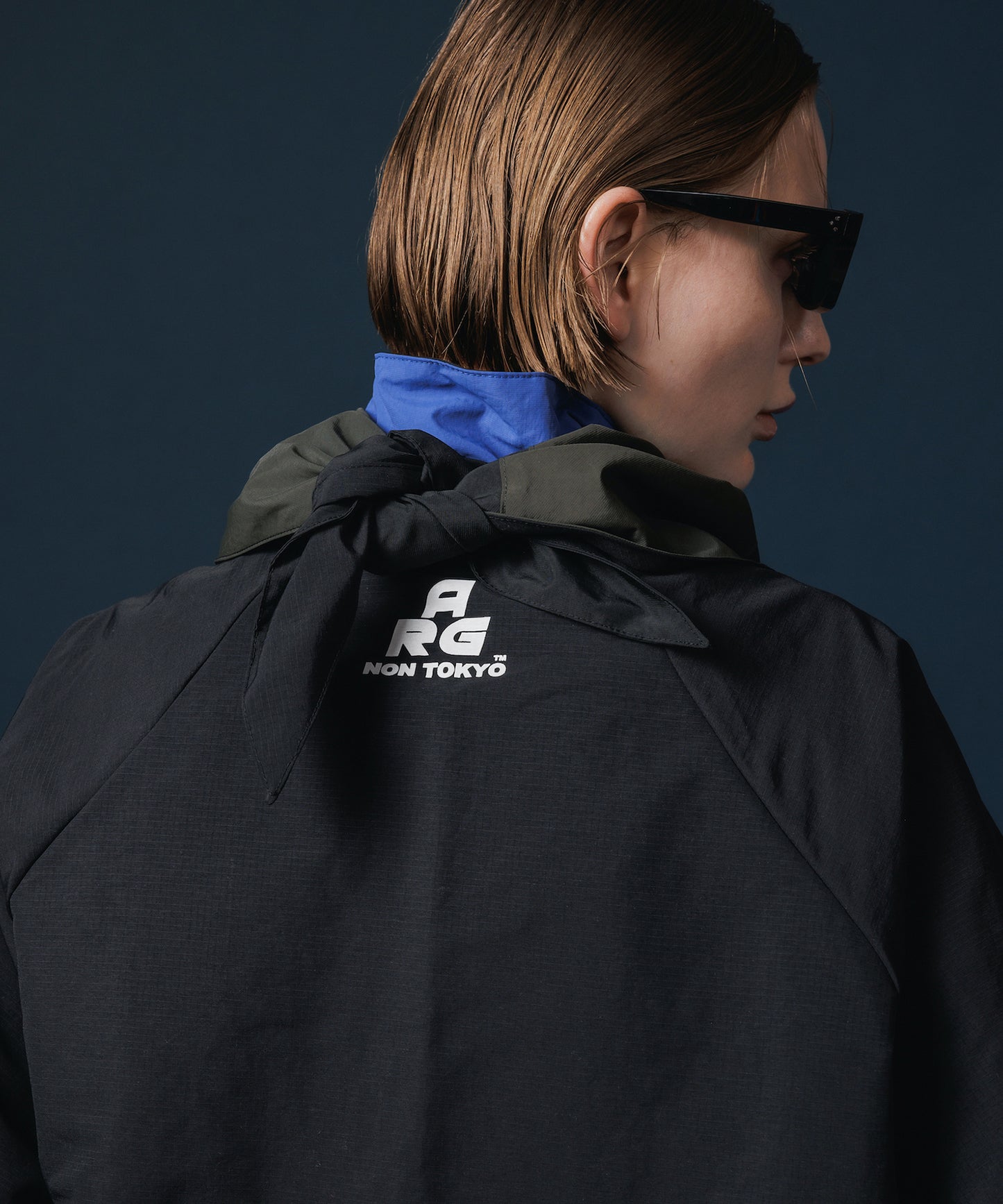 REVERSIBLE SWITCHING BLOUSON & SCARF