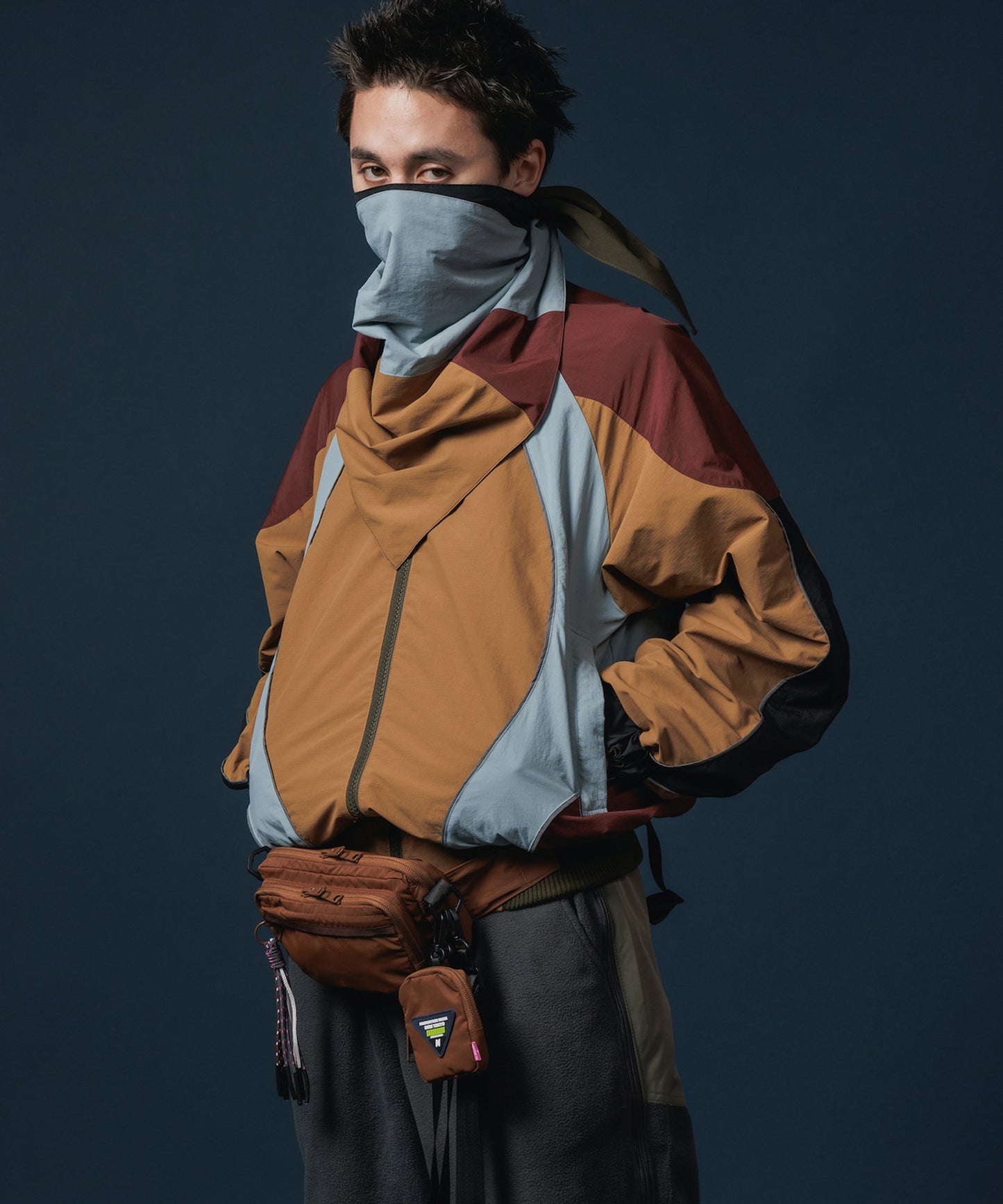 REVERSIBLE SWITCHING BLOUSON & SCARF