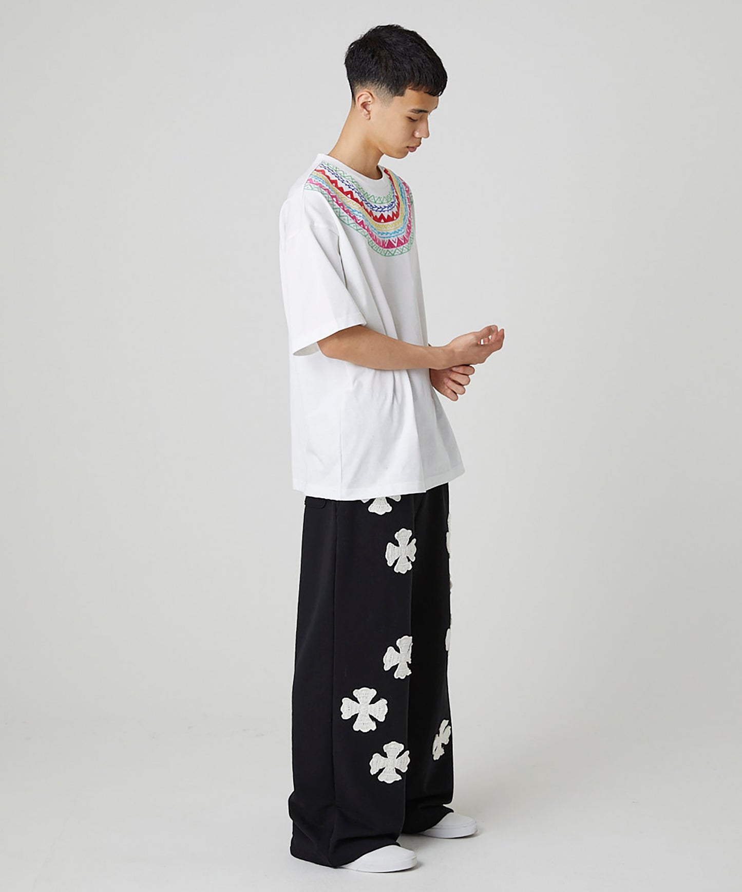 CIRCLE STITCH TEE