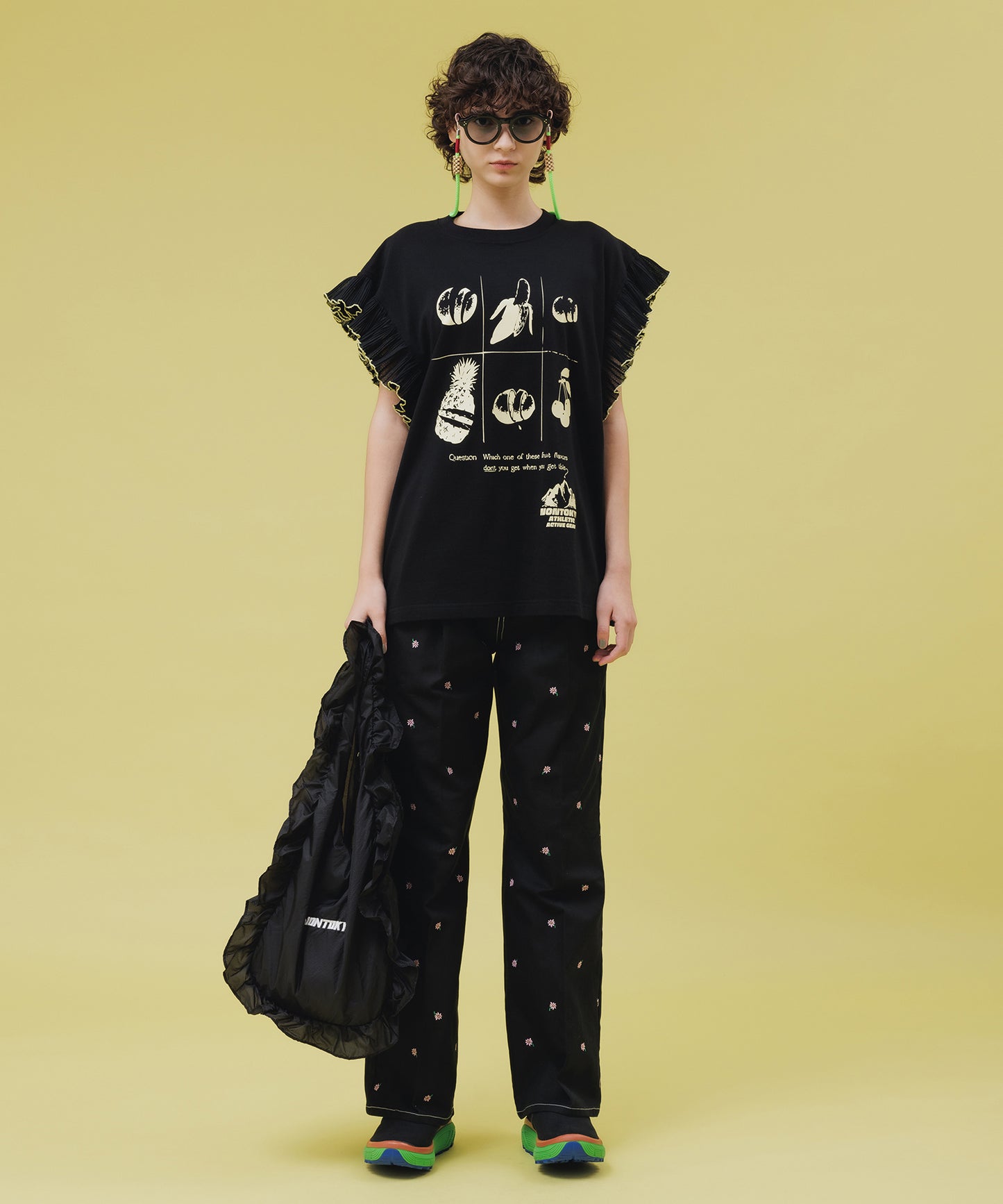 FLOWER EMBROIDERY TUCK PANTSfeat.UNIVERSALOVERALL