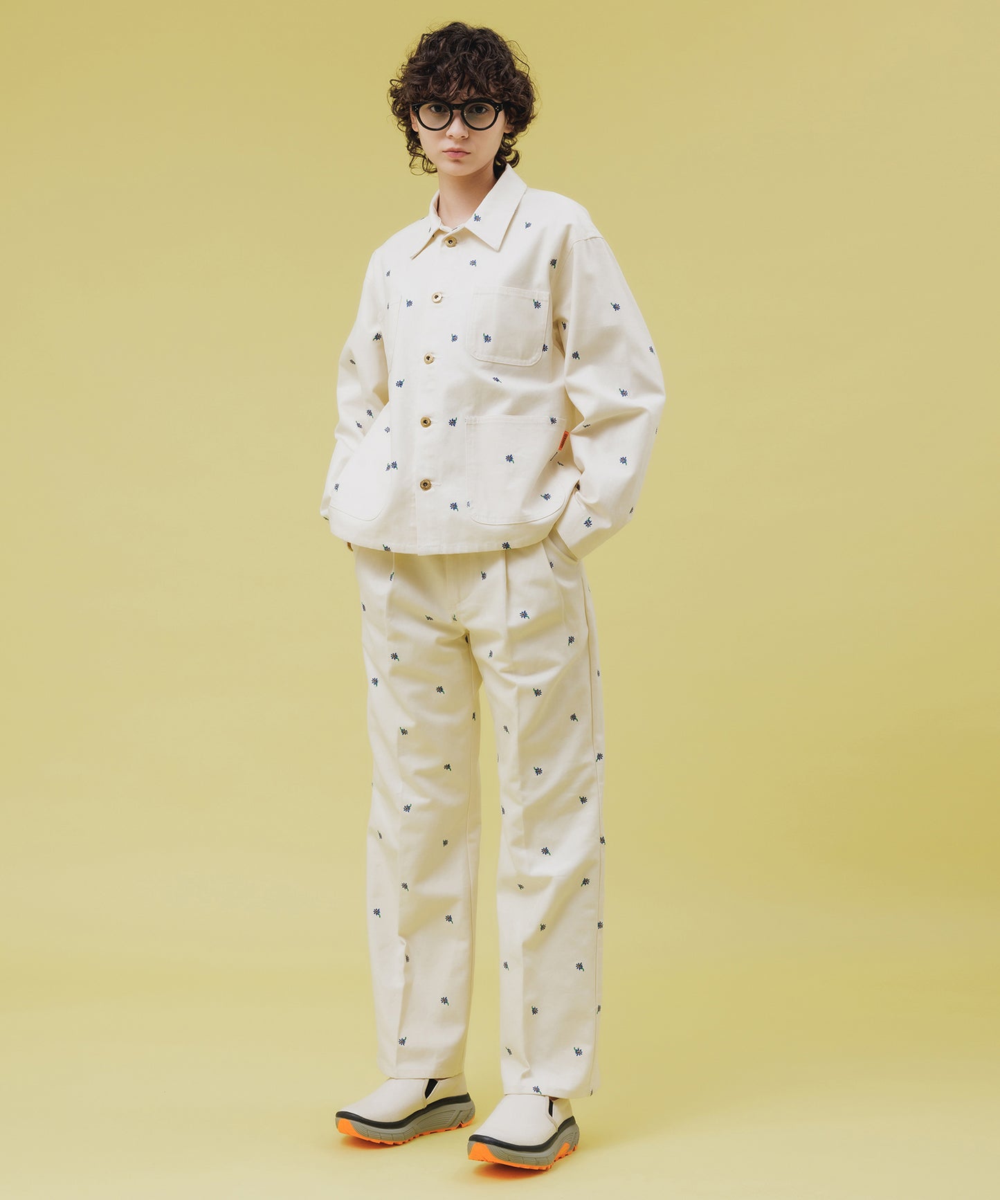 FLOWER EMBROIDERY COVERALLfeat.UNIVERSALOVERALL