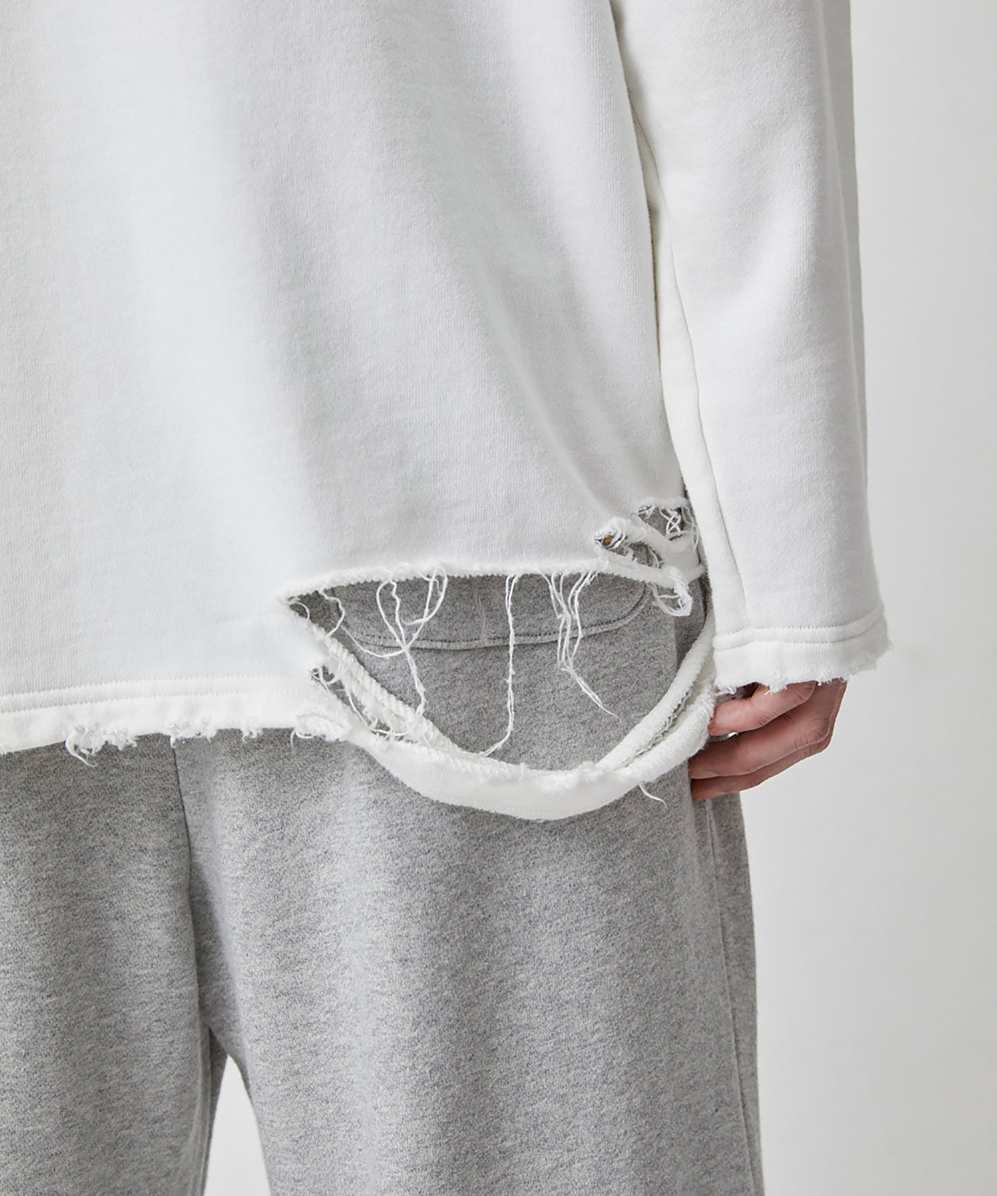 LOOPING DAMAGE SWEAT