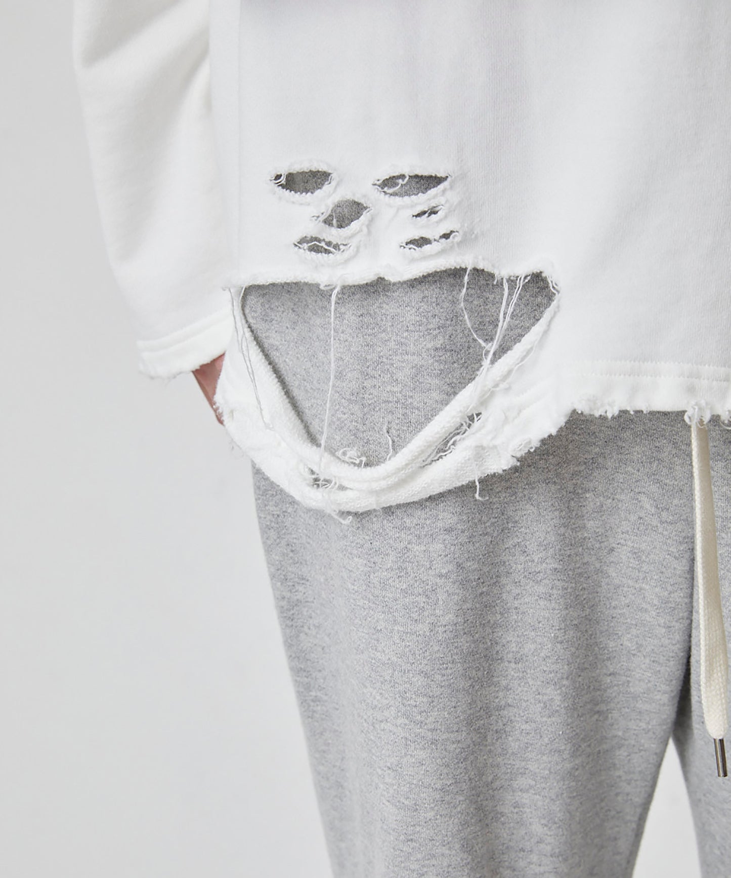 LOOPING DAMAGE SWEAT