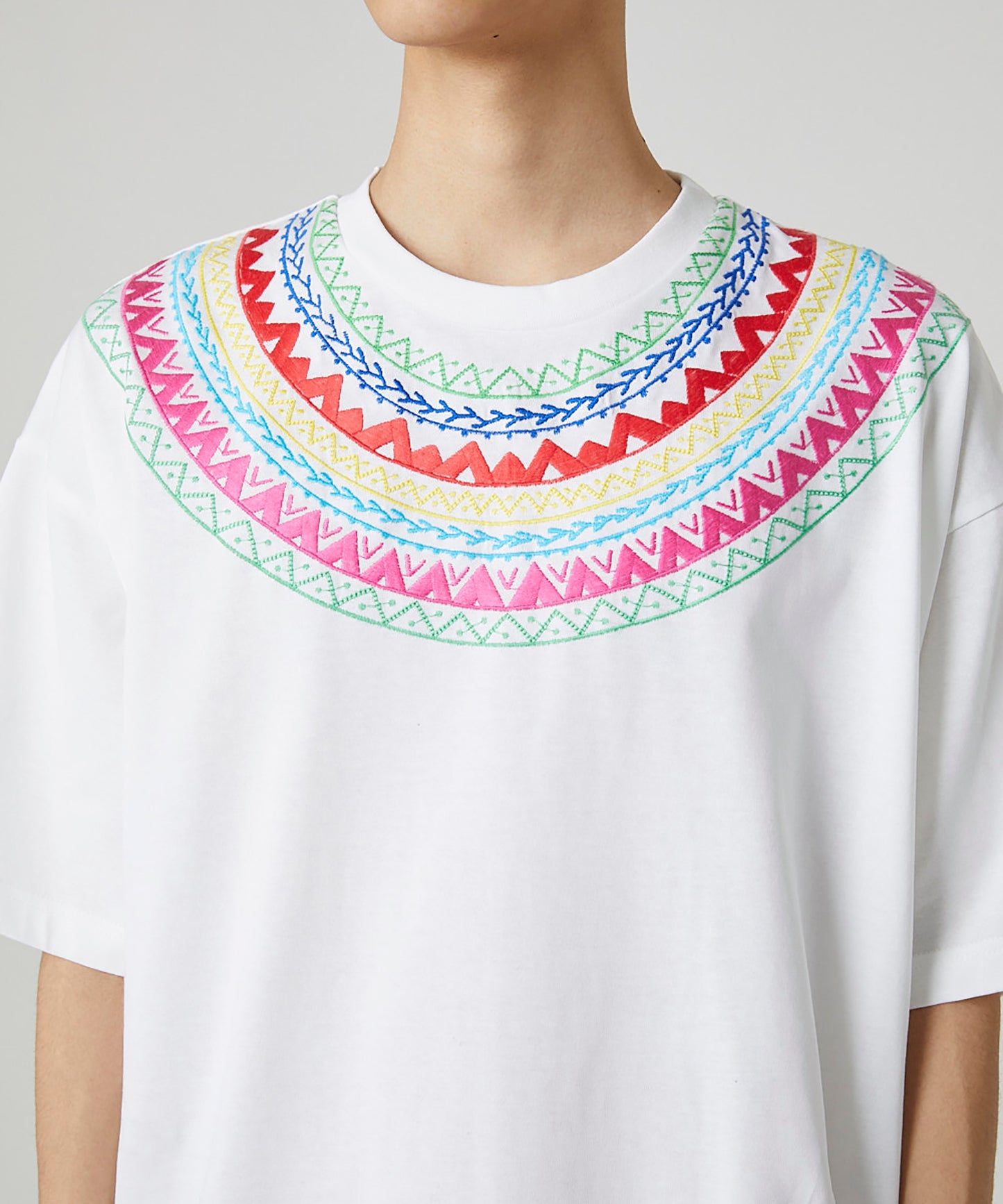 CIRCLE STITCH TEE