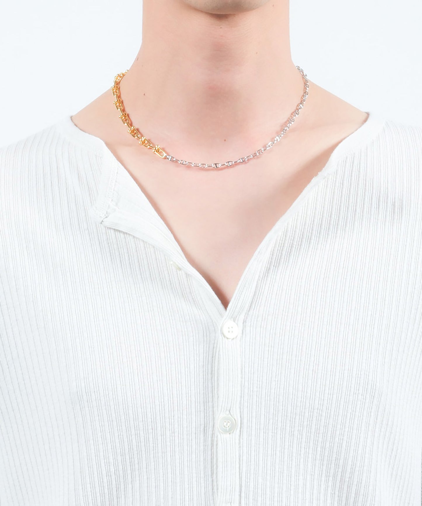 SWITCHING NECKLACE