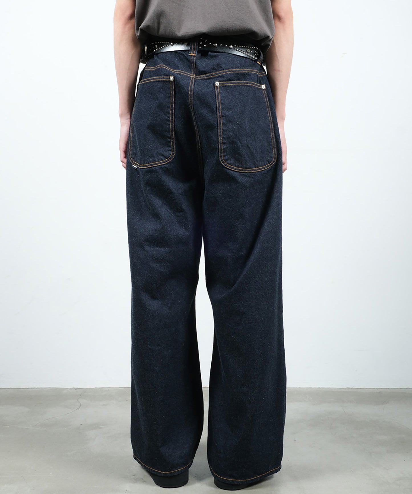 WIDE ONE TUCK STRAIGHT DENIM