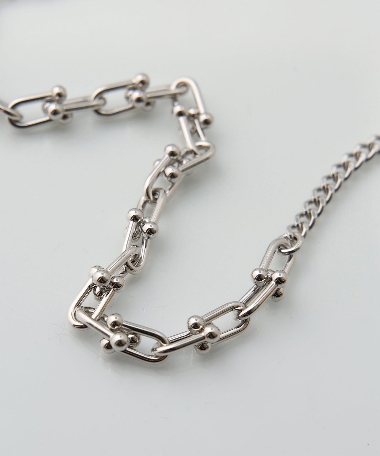 SWITCHING NECKLACE