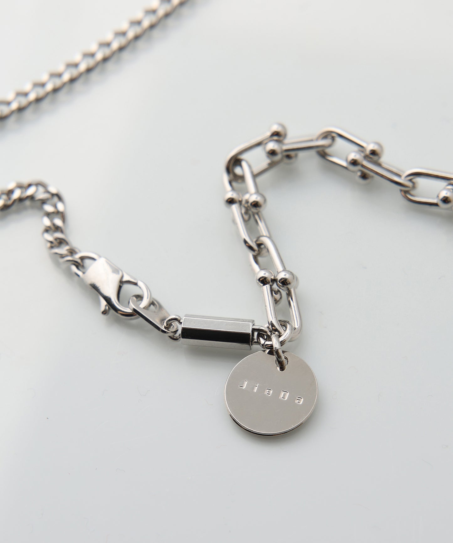 SWITCHING NECKLACE