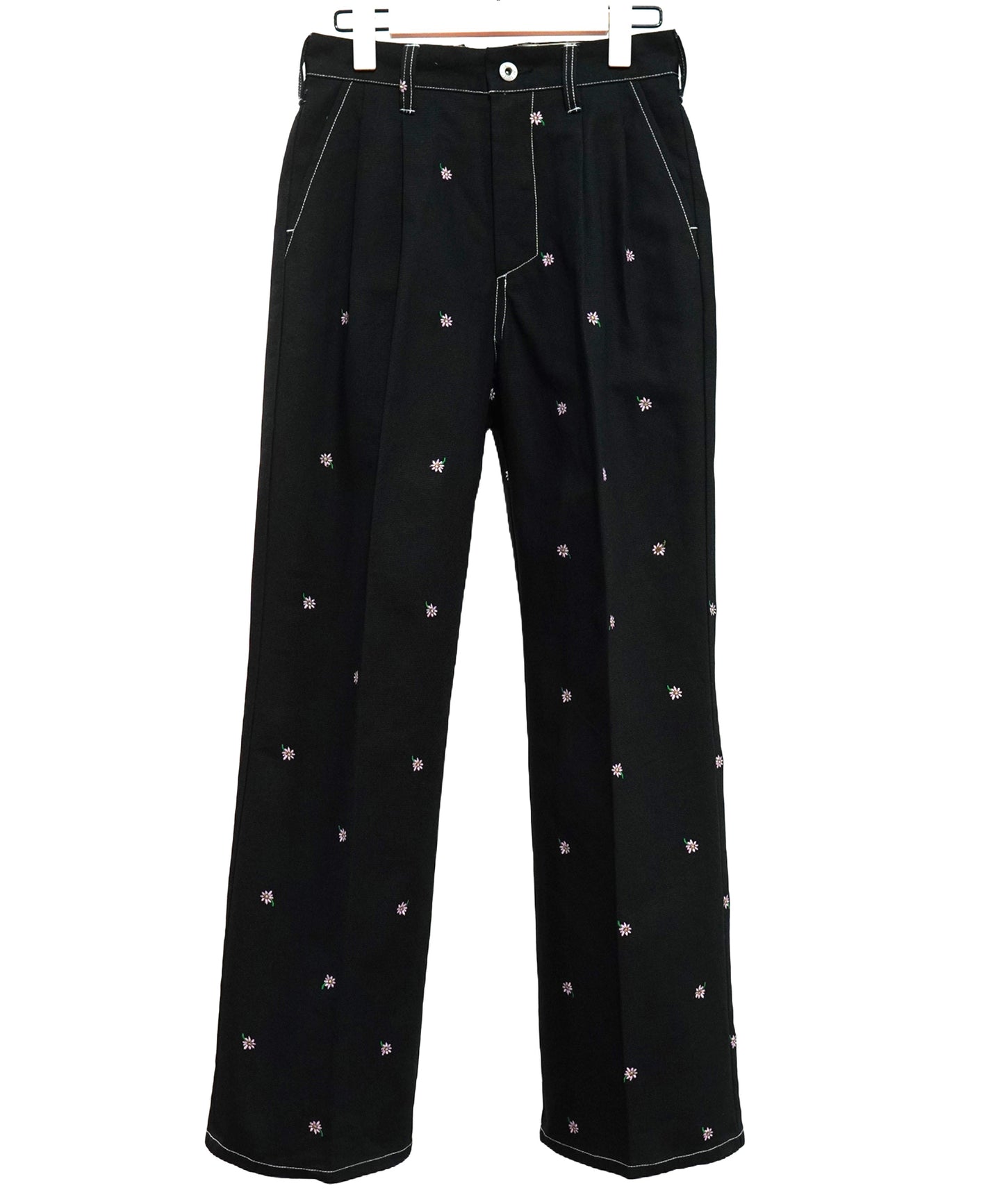 FLOWER EMBROIDERY TUCK PANTSfeat.UNIVERSALOVERALL