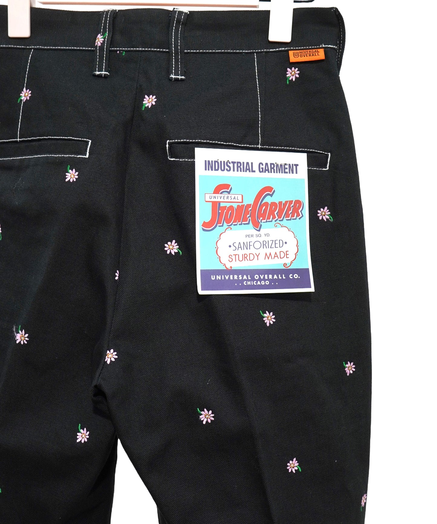 FLOWER EMBROIDERY TUCK PANTSfeat.UNIVERSALOVERALL