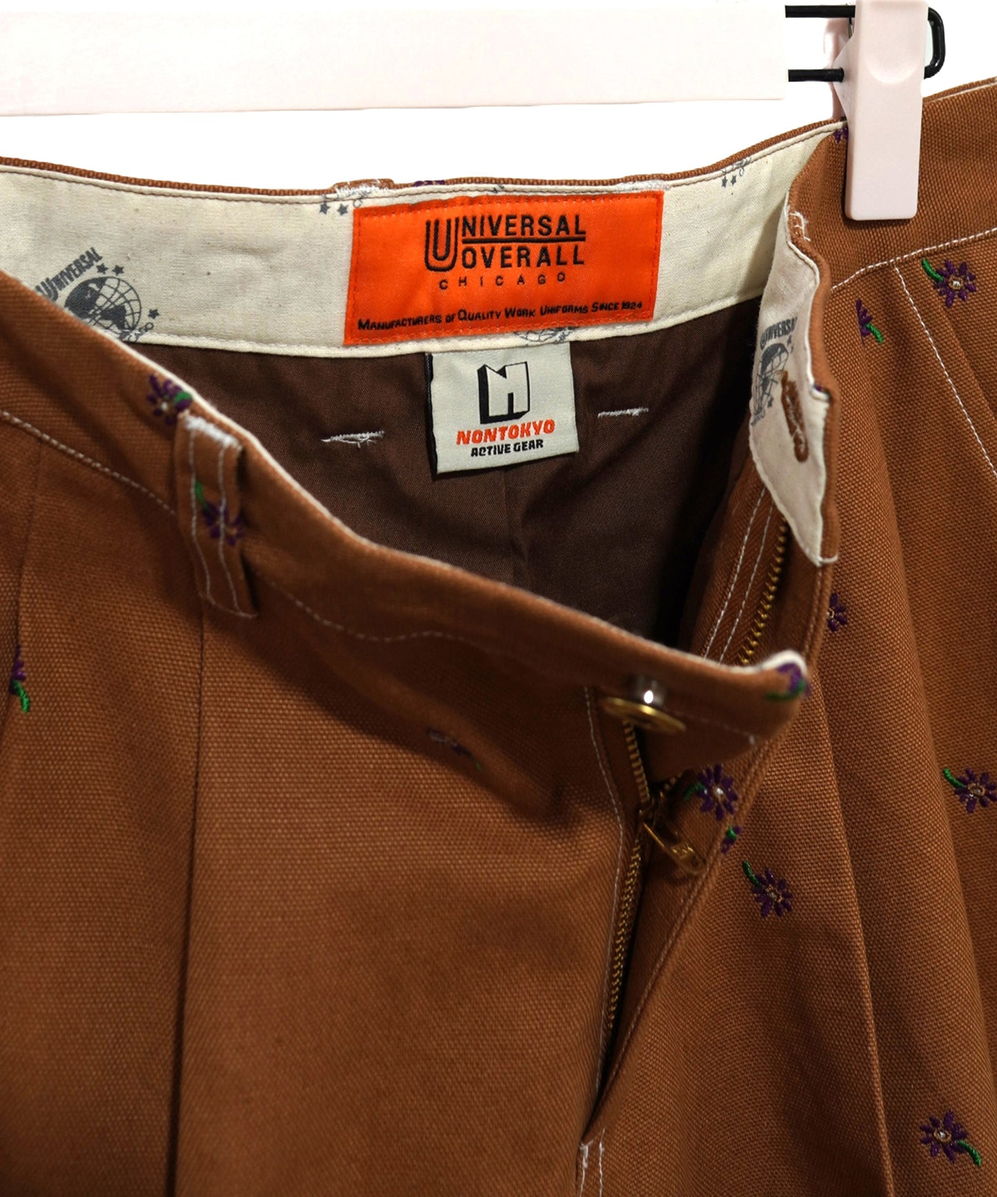 FLOWER EMBROIDERY TUCK PANTSfeat.UNIVERSALOVERALL