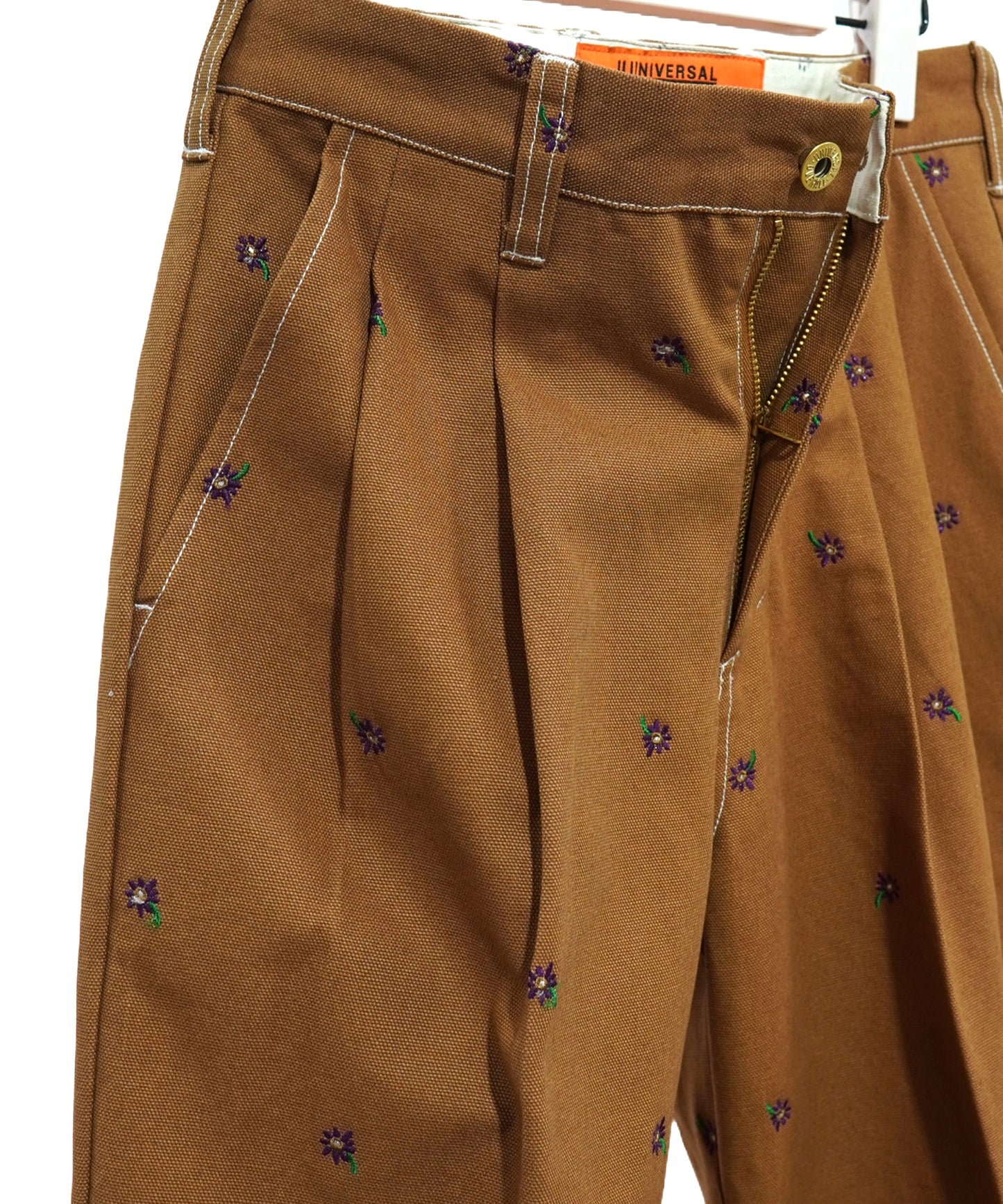 FLOWER EMBROIDERY TUCK PANTSfeat.UNIVERSALOVERALL