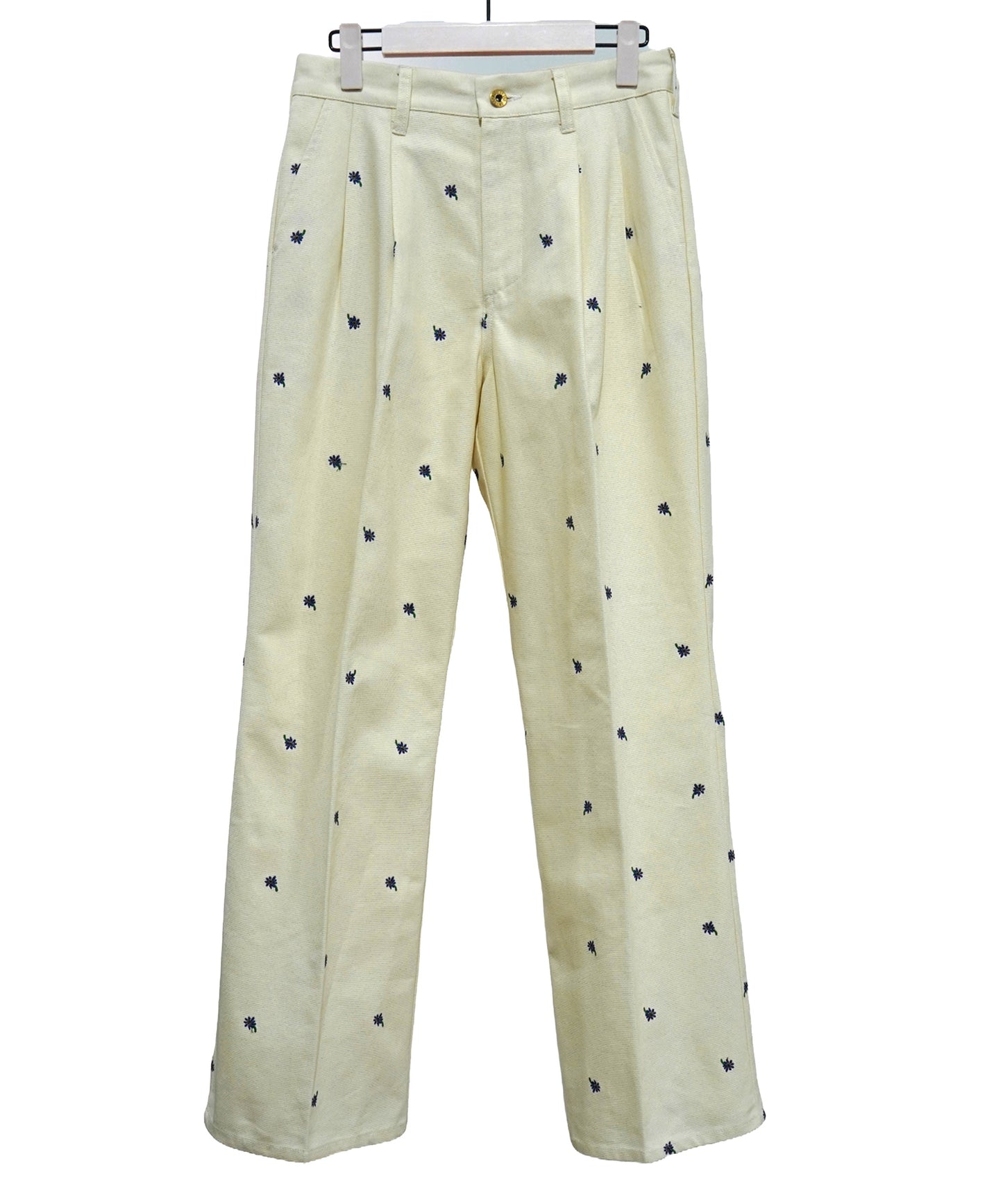FLOWER EMBROIDERY TUCK PANTSfeat.UNIVERSALOVERALL
