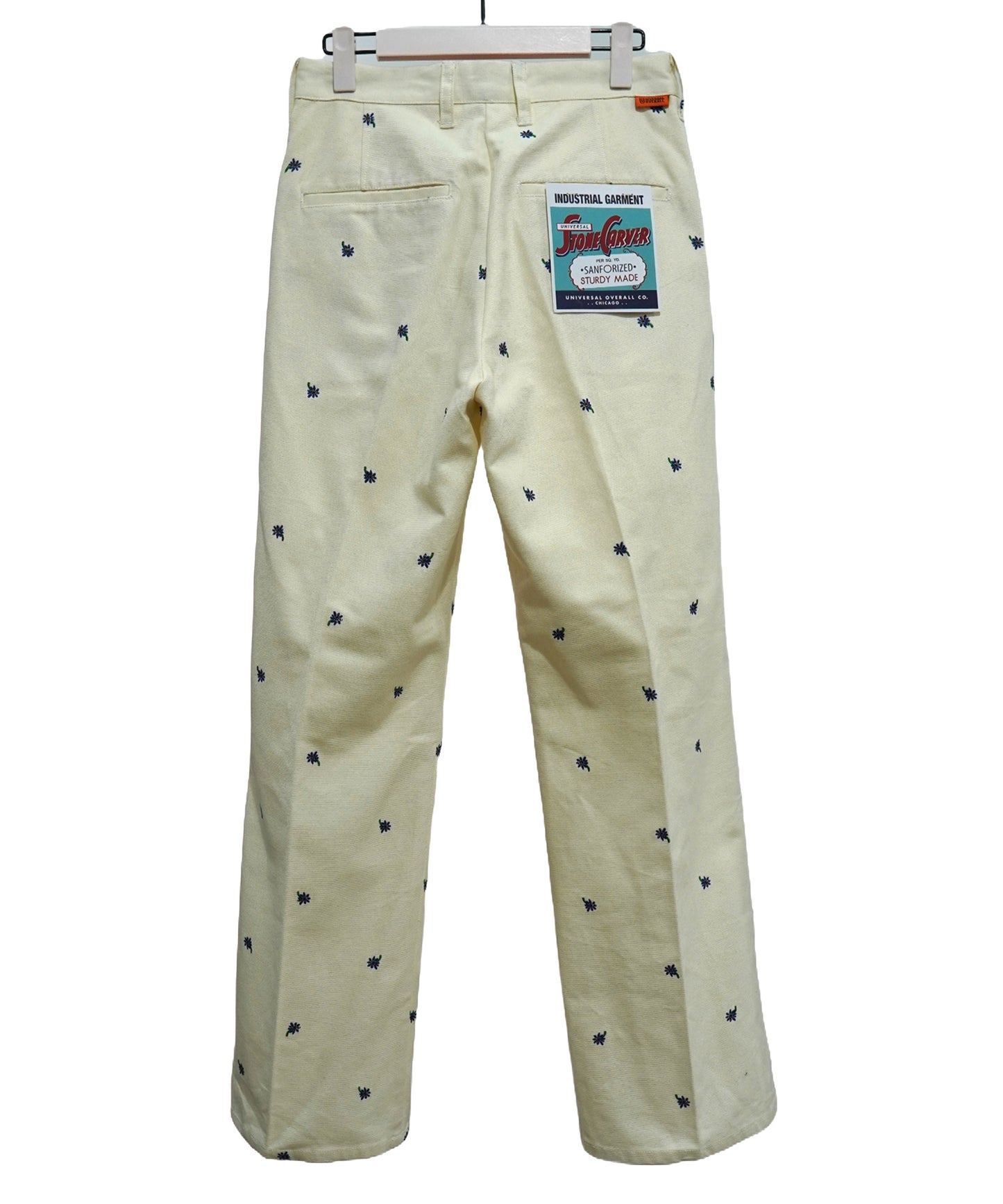 FLOWER EMBROIDERY TUCK PANTSfeat.UNIVERSALOVERALL
