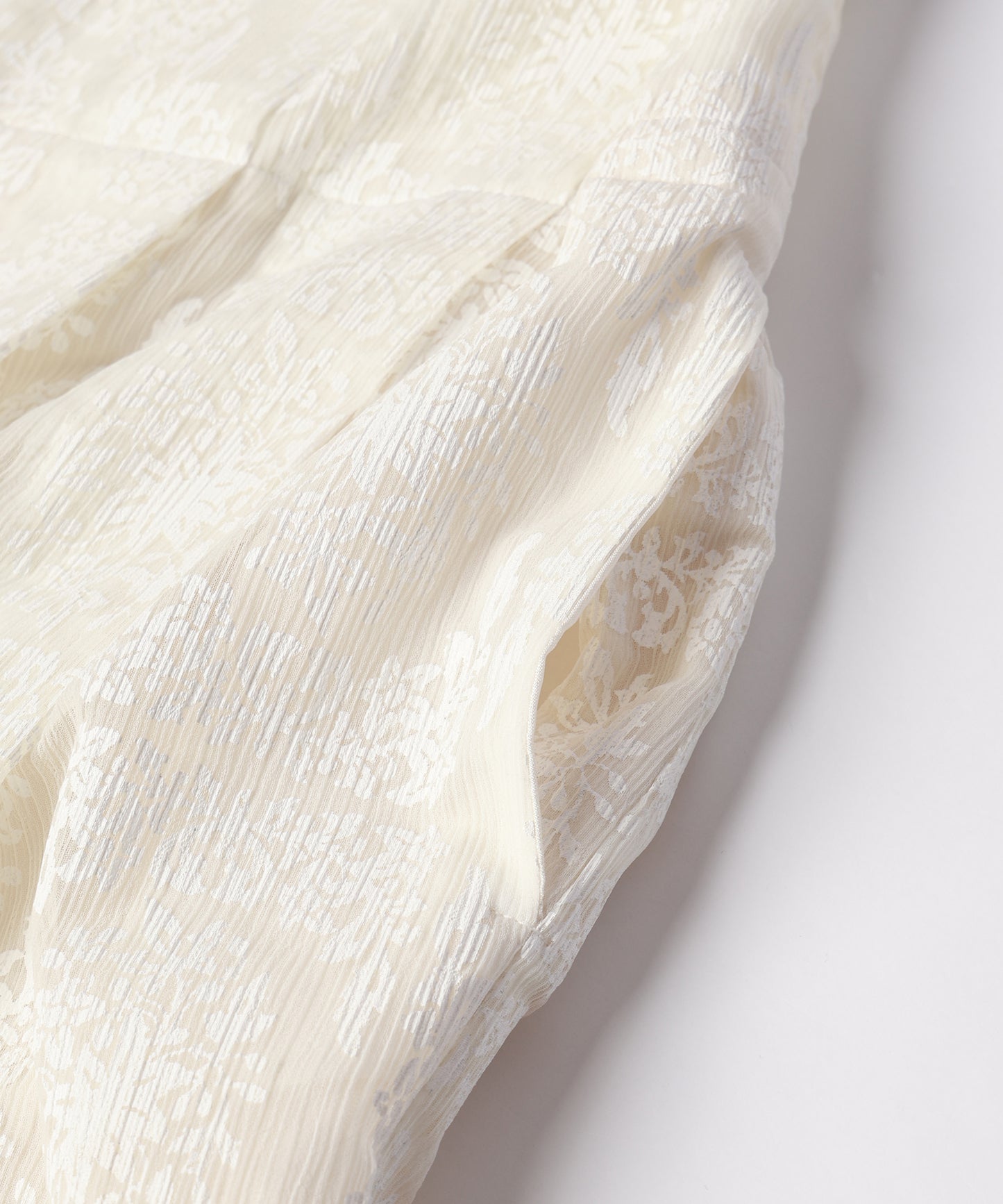 FROST FLOWER TUCK PANTS / フロストフラワータックパンツ