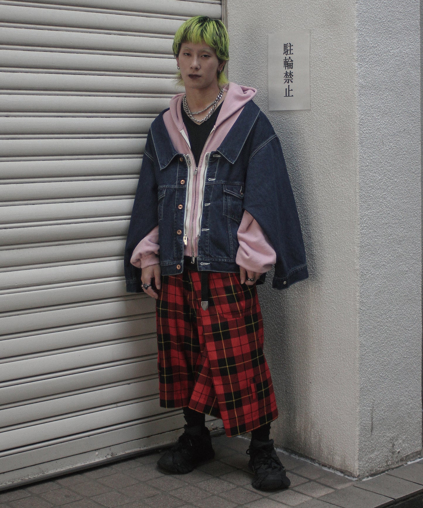 TWO-IN-ONE DENIM JACKET