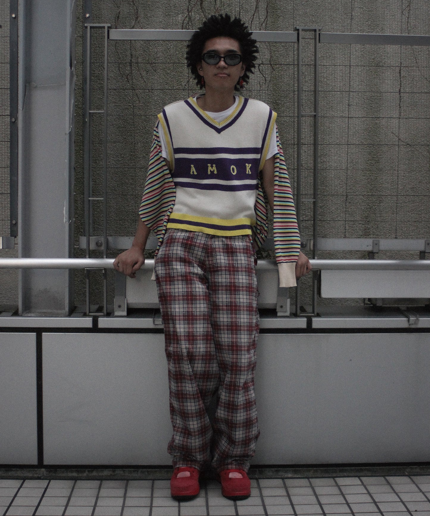 BACK-TO-FRONT BORDER KNIT