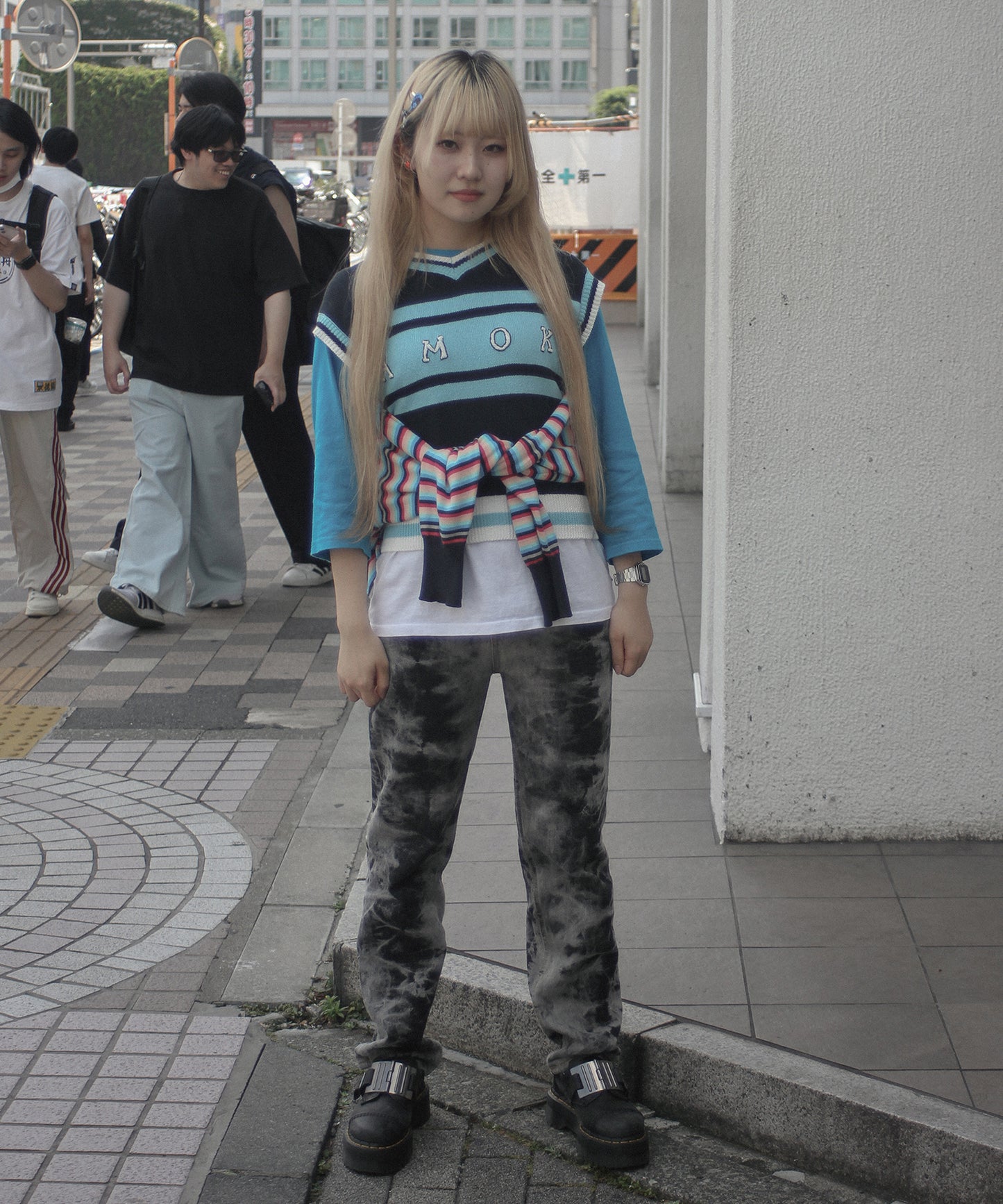 BACK-TO-FRONT BORDER KNIT