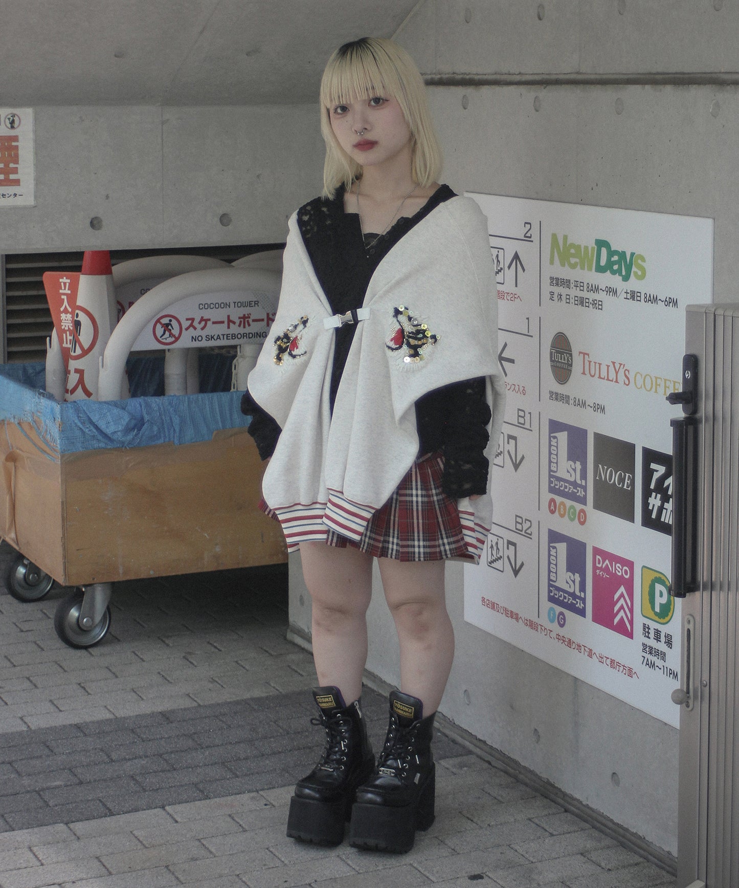 NECKCLOTH SWEATSHIRT