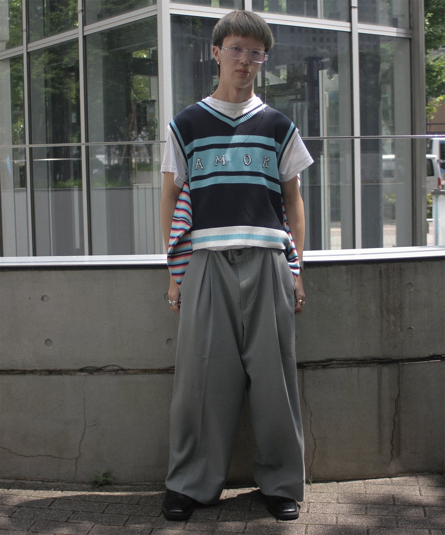BACK-TO-FRONT BORDER KNIT
