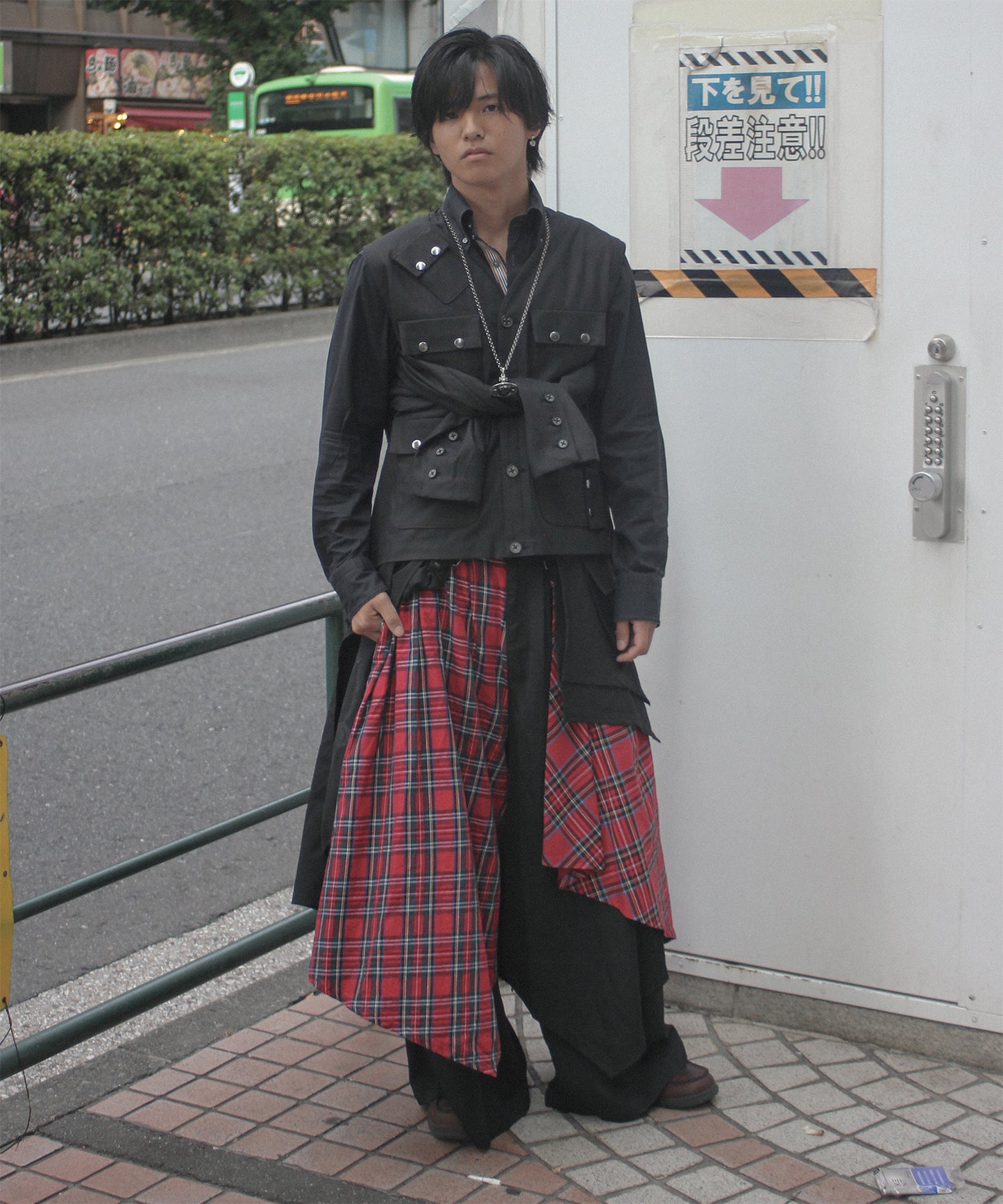BACK-TO-FRONT BLOUSON
