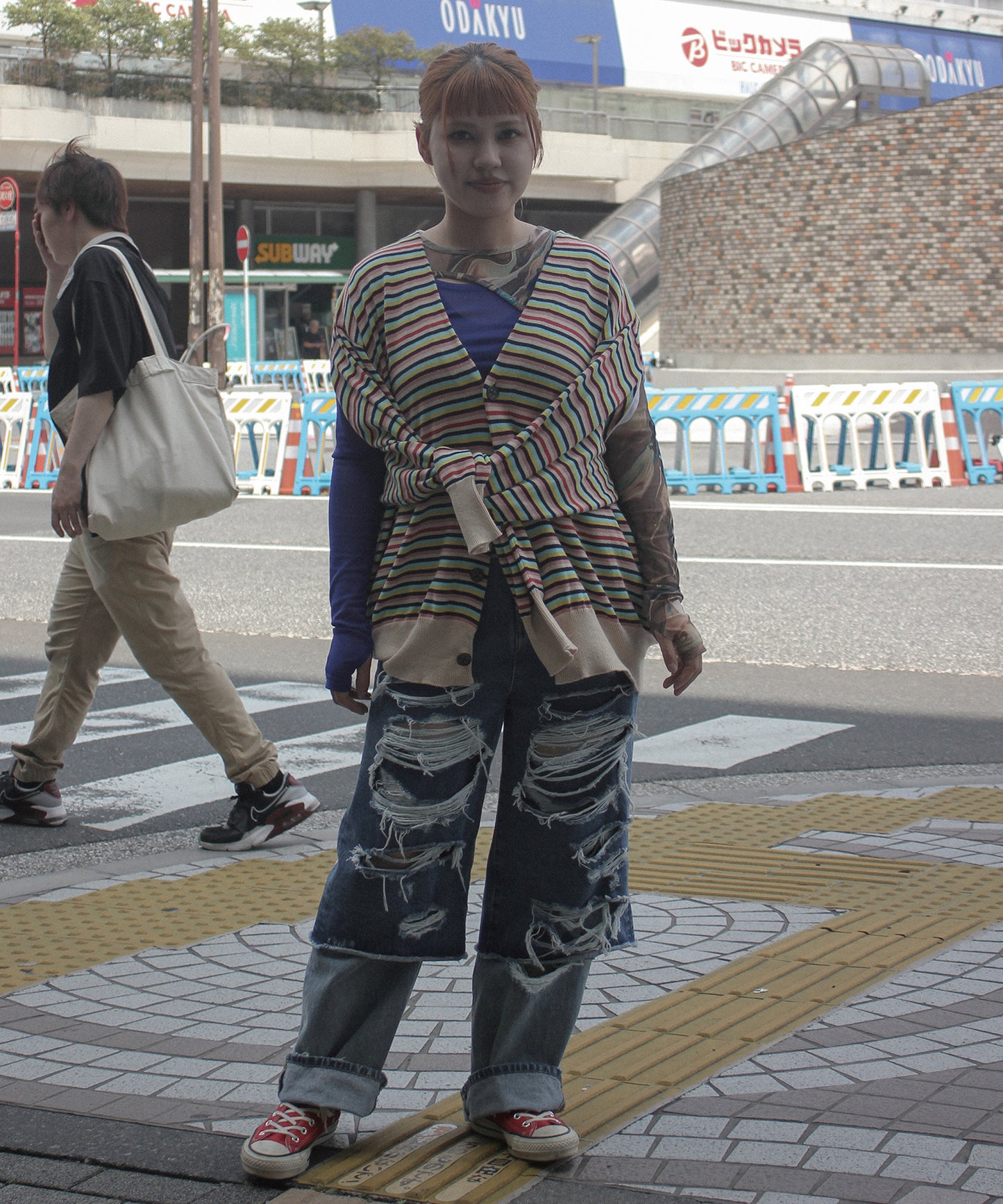 BACK-TO-FRONT BORDER KNIT