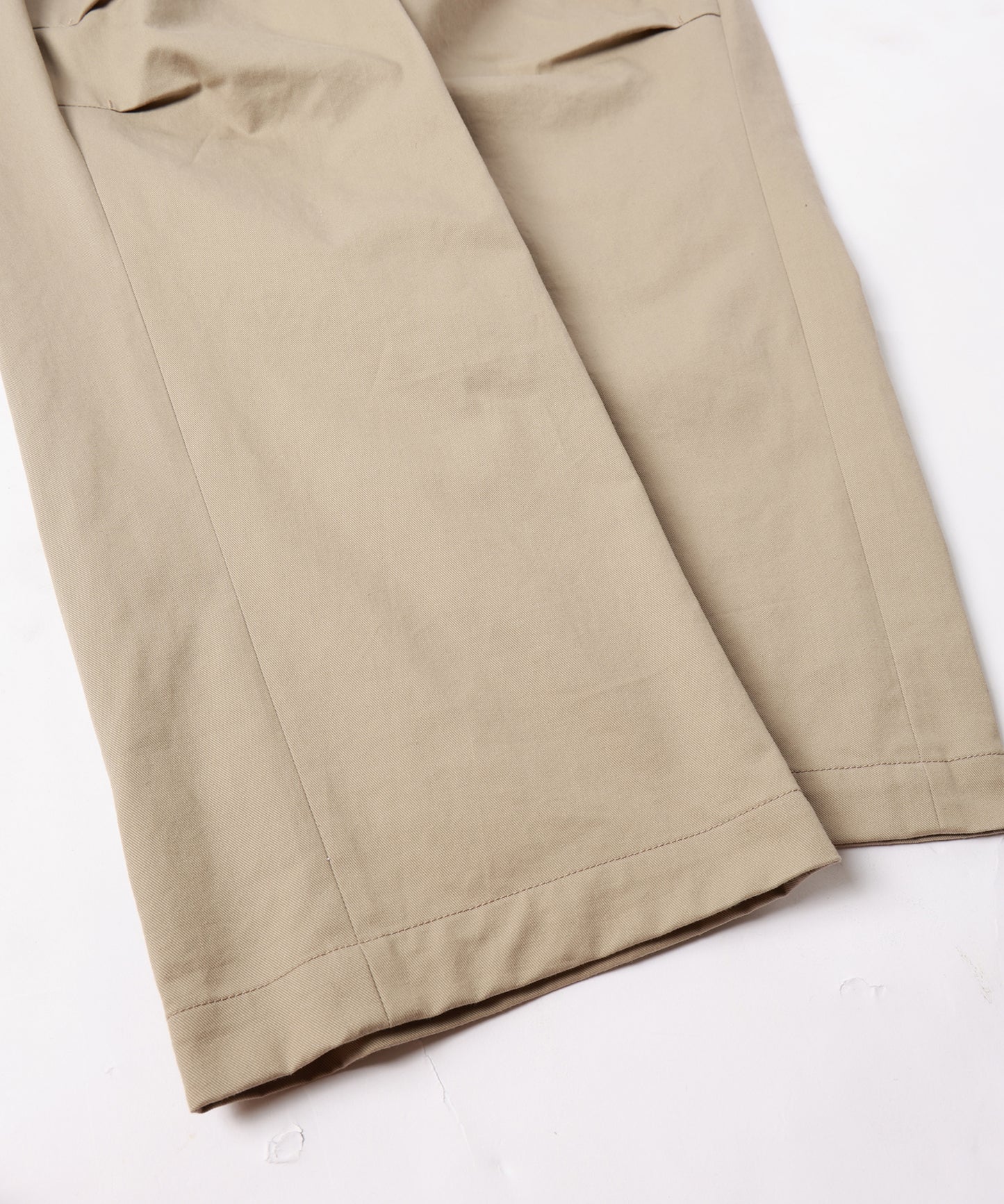 CHINO SIDE TUCK TROUSERS