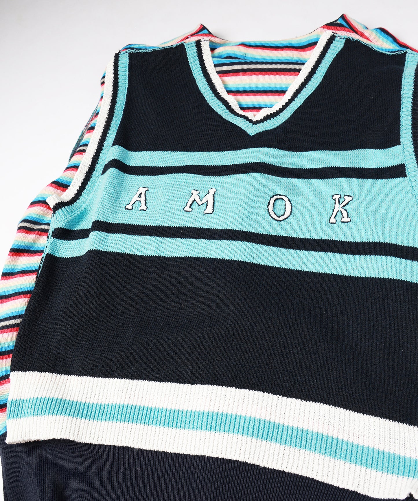 BACK-TO-FRONT BORDER KNIT