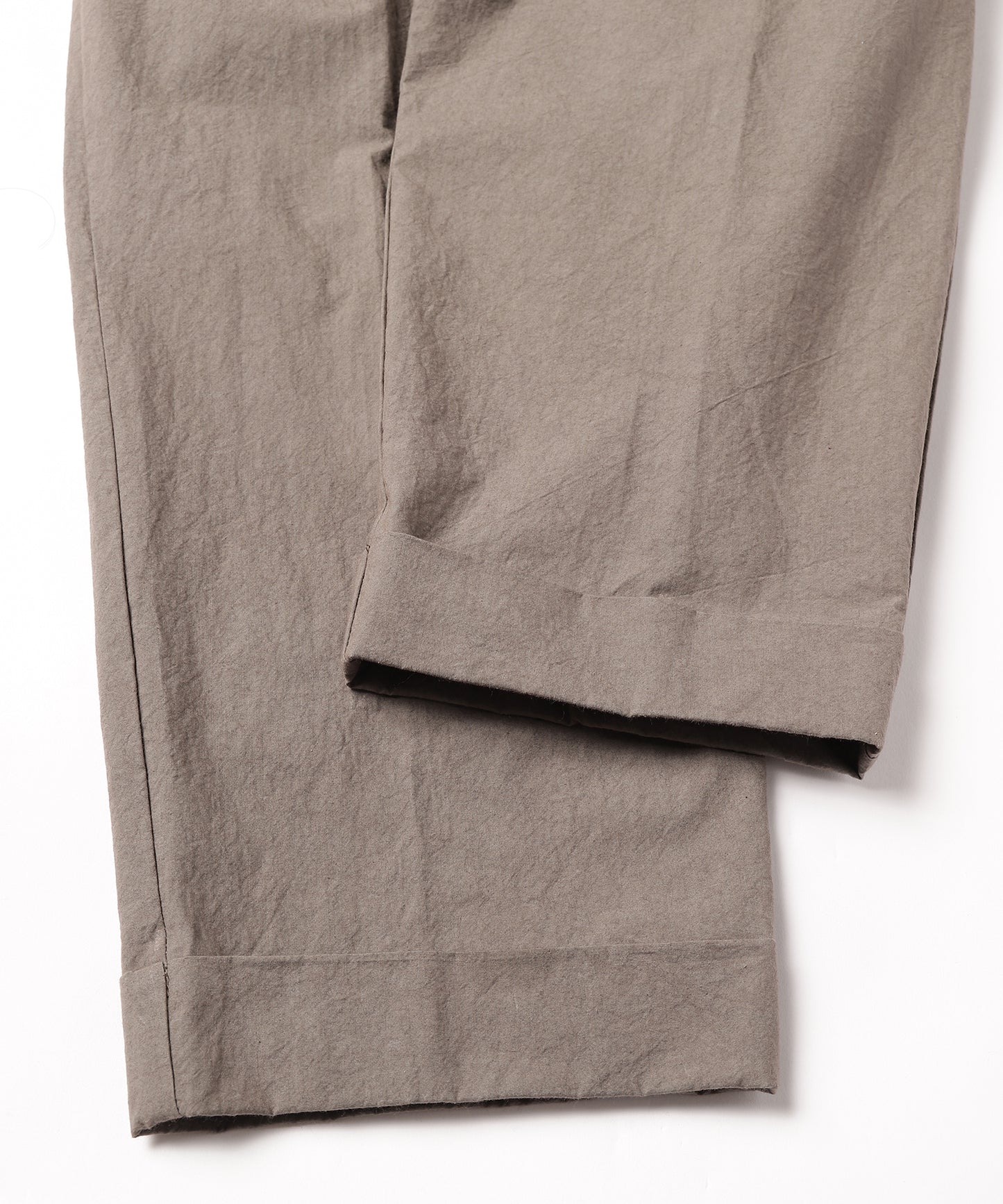 dump two-tuck slacks with belt
