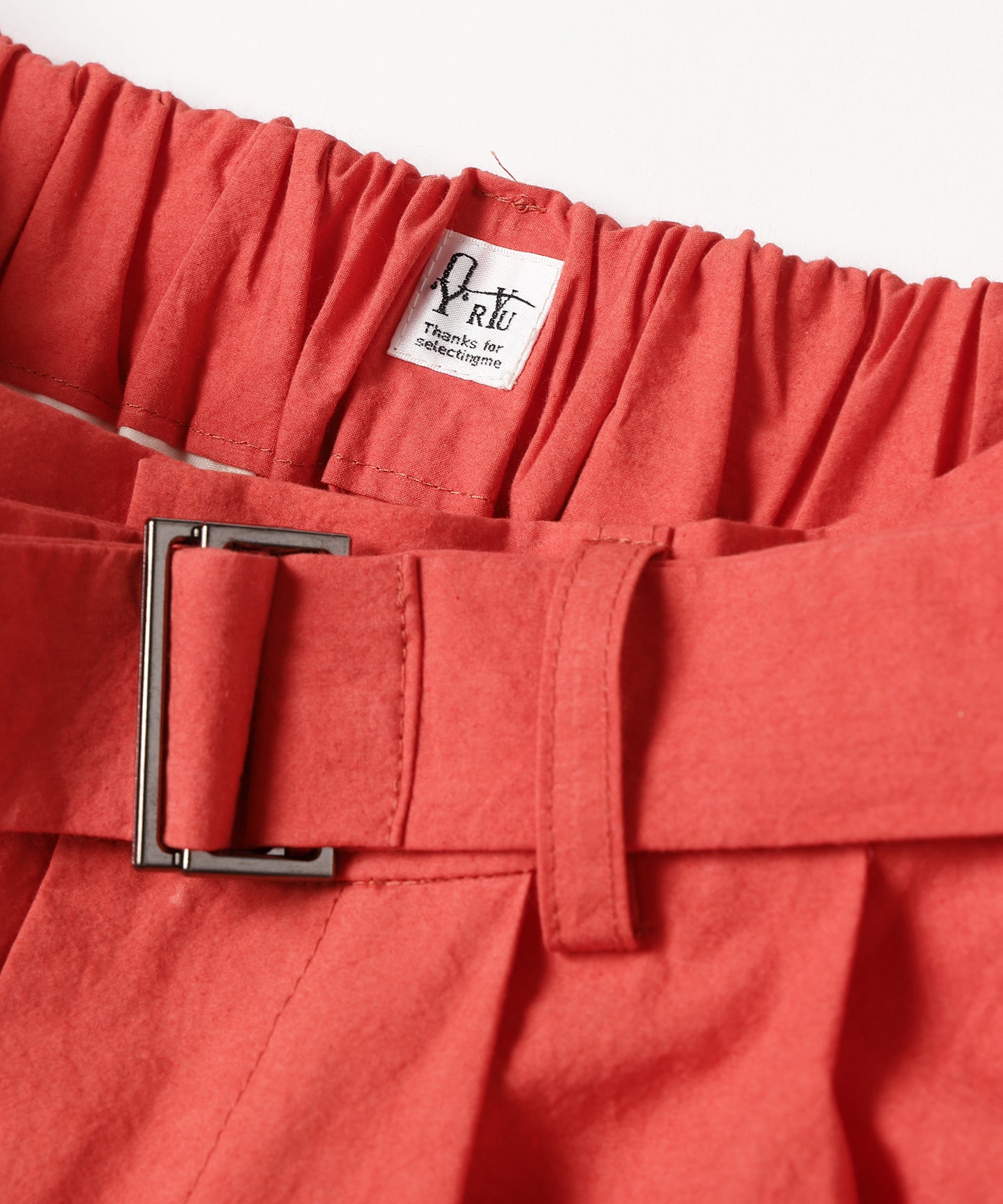 dump two-tuck slacks with belt