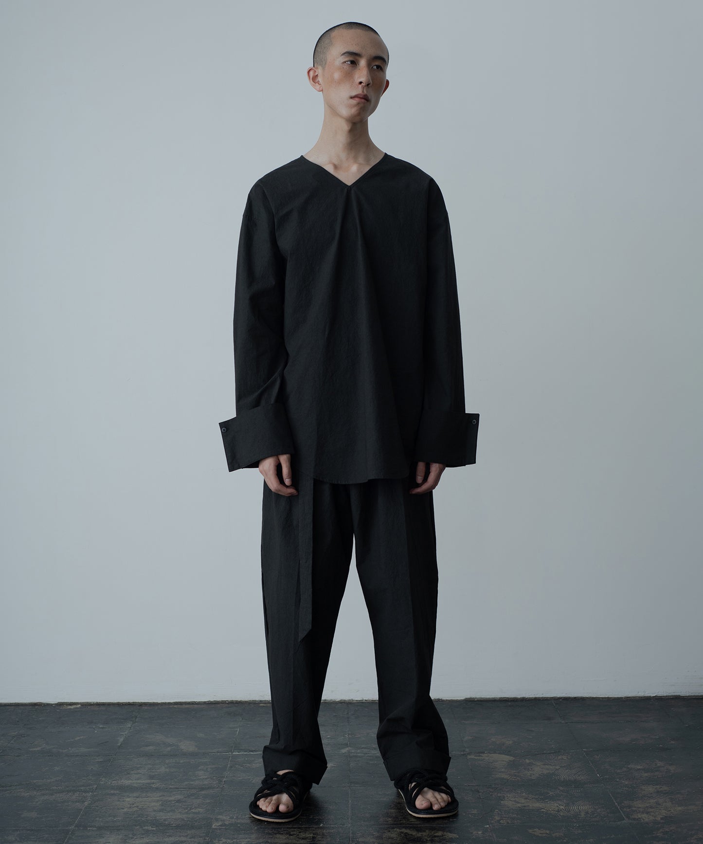 dump two-tuck slacks with belt
