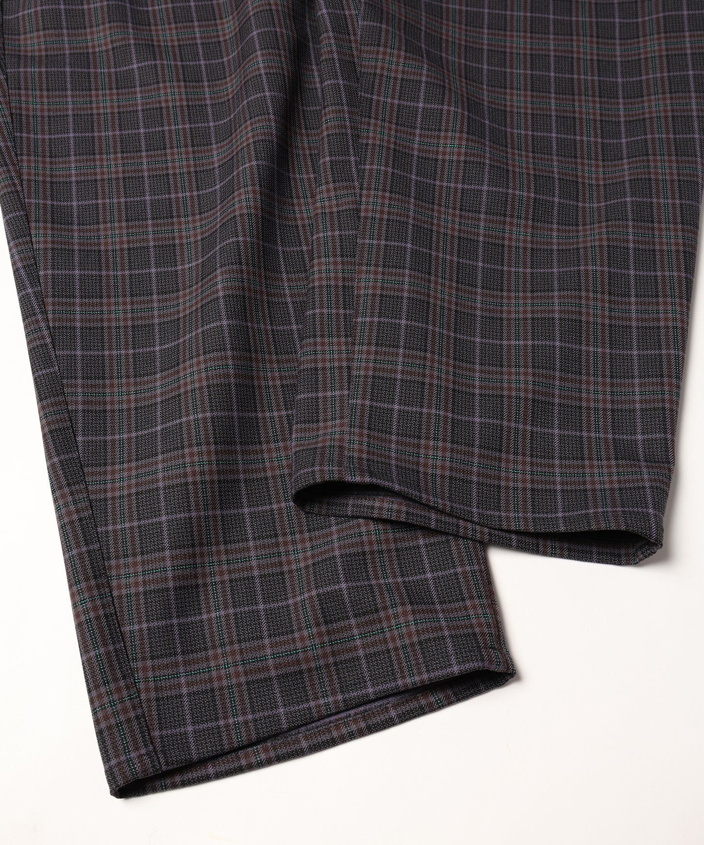Checked Exchange Pleats Pants