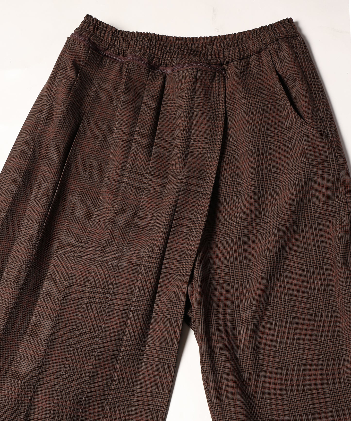 Checked Exchange Pleats Pants