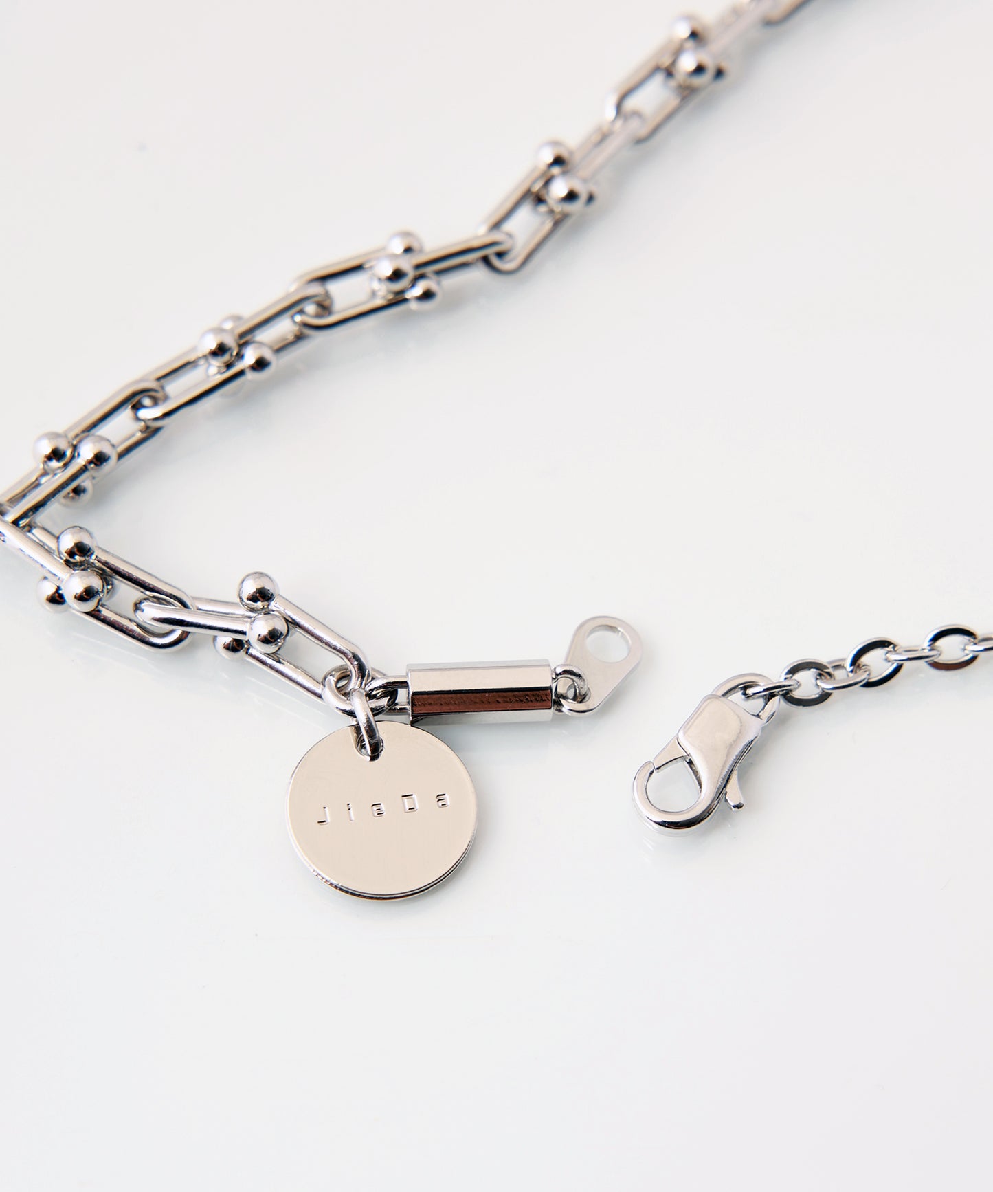 SWITCHING NECKLACE
