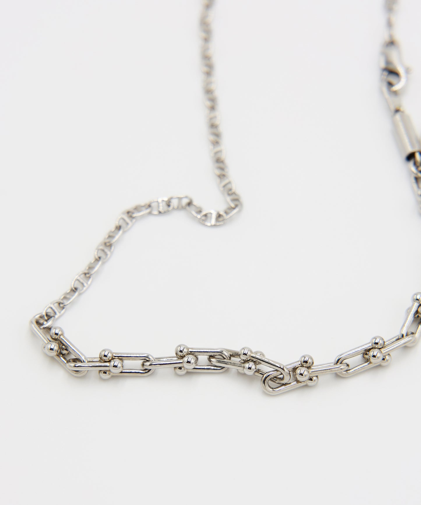 SWITCHING NECKLACE