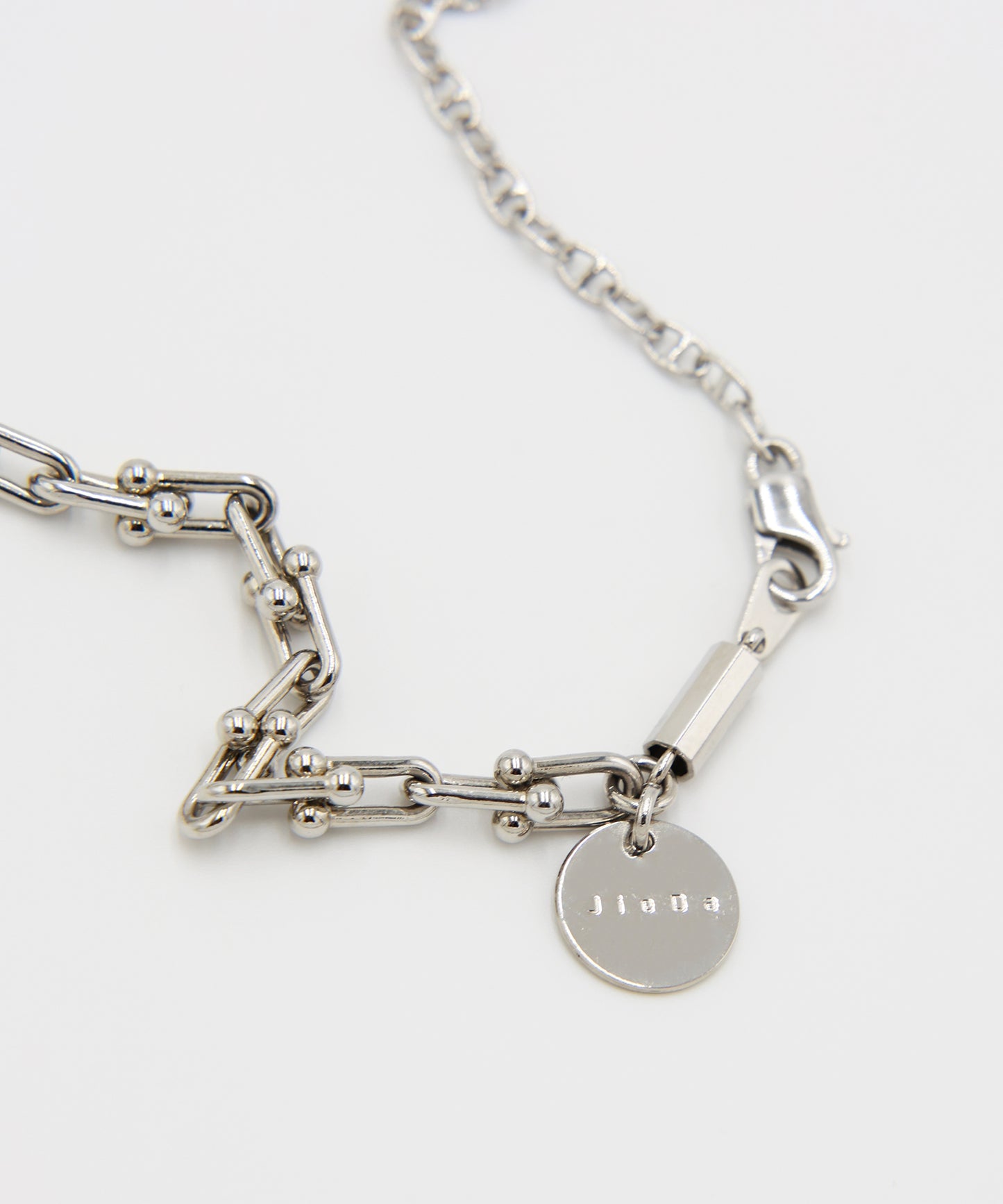 SWITCHING NECKLACE